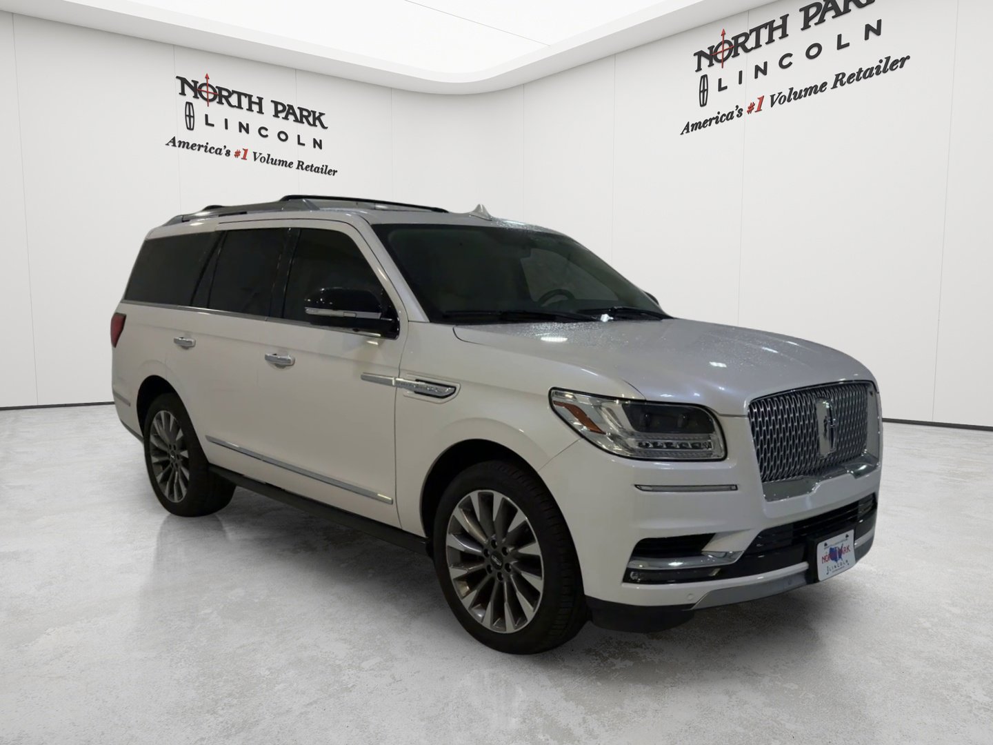 Used 2019 Lincoln Navigator Select w/ Cargo Package AWD/4WD image 9