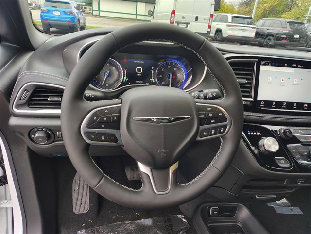 New 2026 Chrysler Pacifica Select image 16