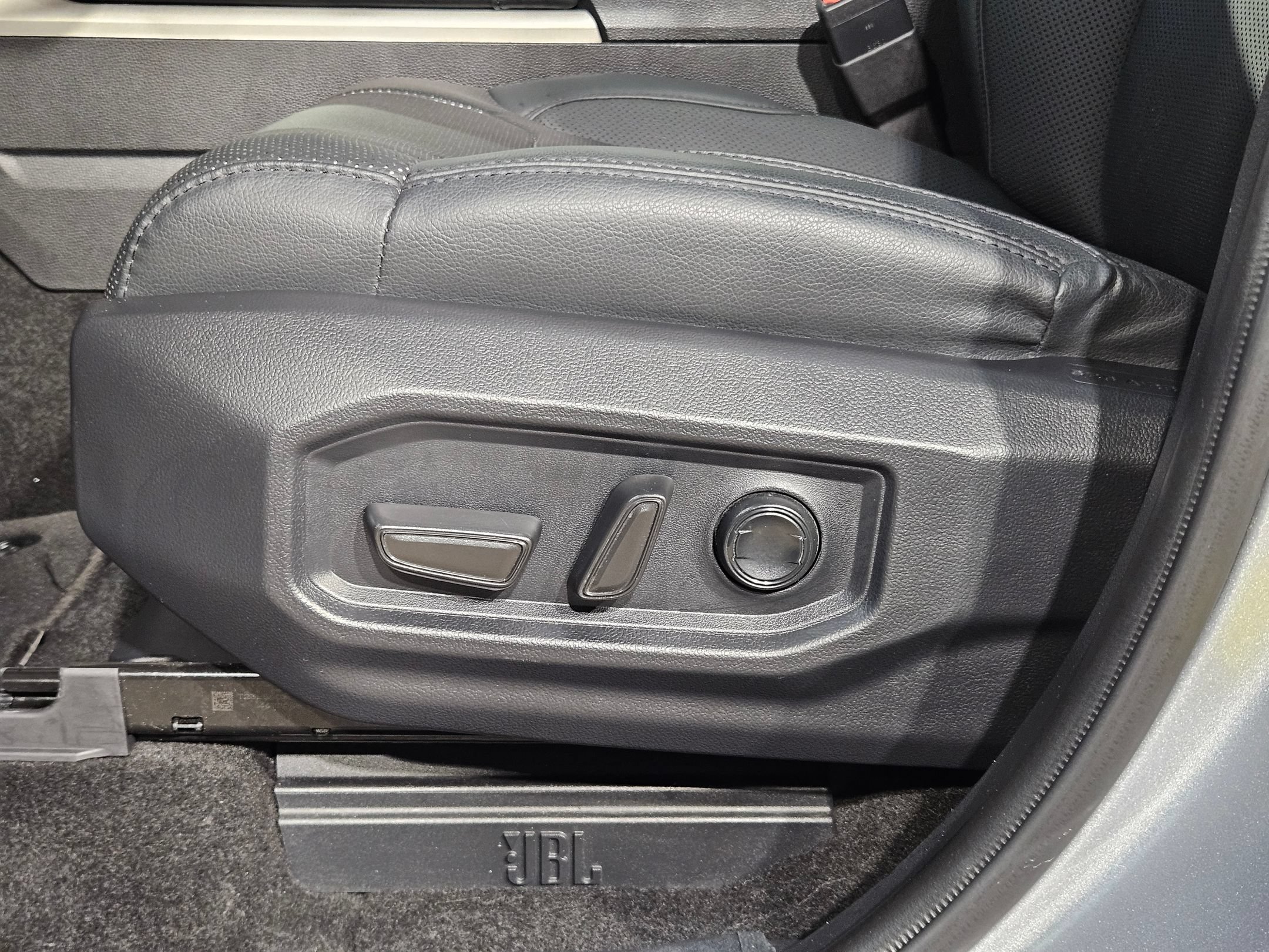Used 2024 Toyota Tundra Limited AWD/4WD image 23