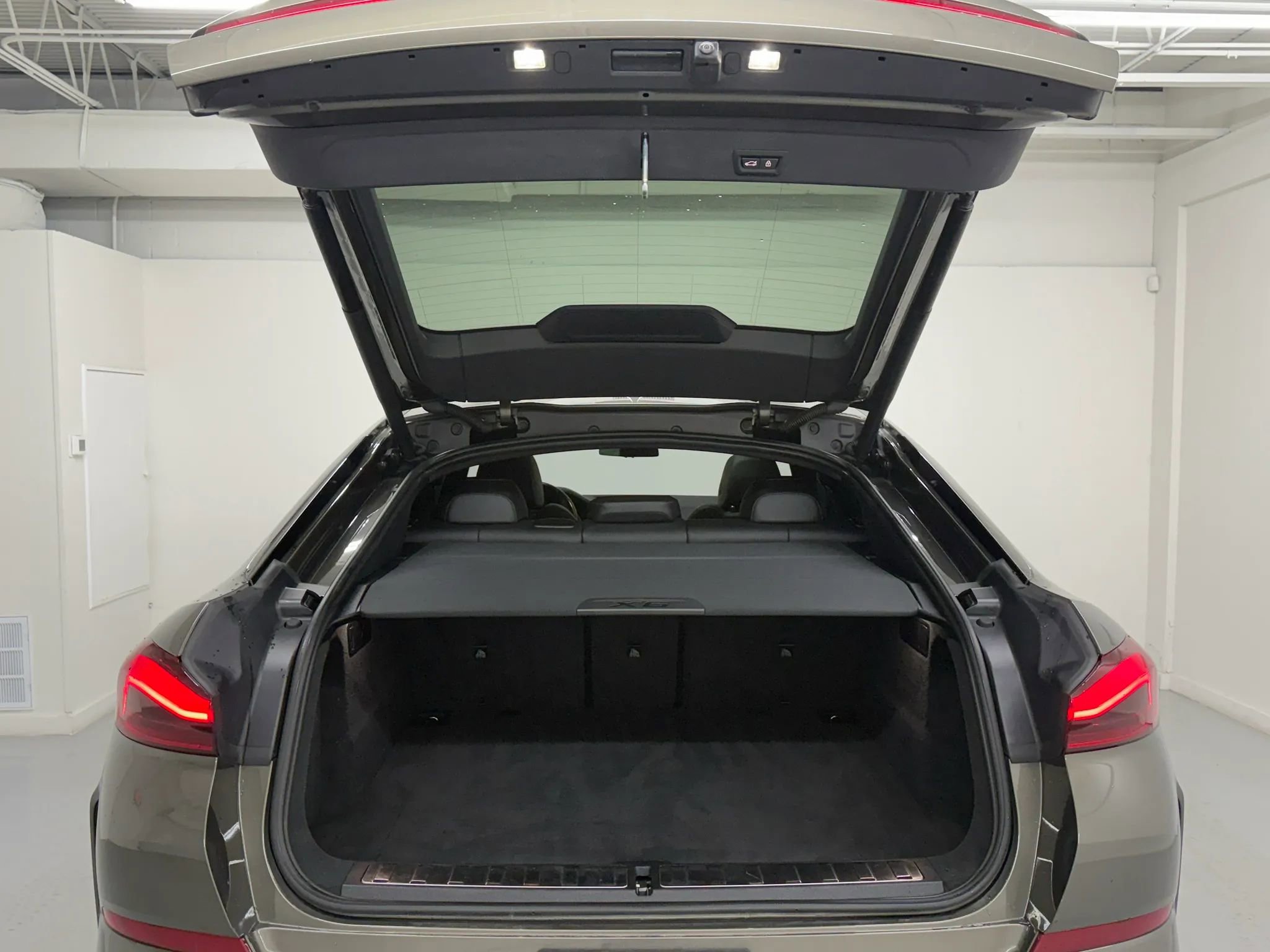 Used 2023 BMW X6 xDrive40i w/ M Sport Package image 36