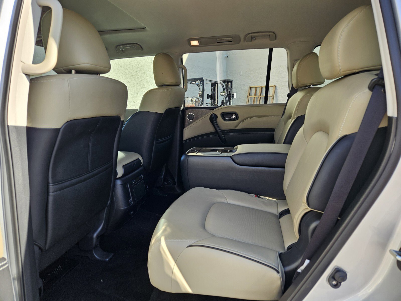 Used 2023 INFINITI QX80 Premium Select w/ All-Season Package image 15