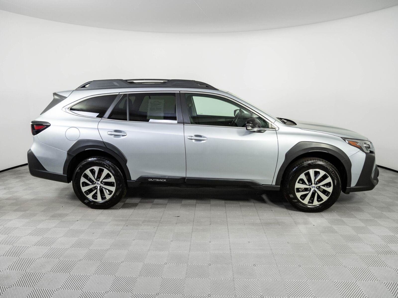 Used 2024 Subaru Outback Premium AWD/4WD image 25