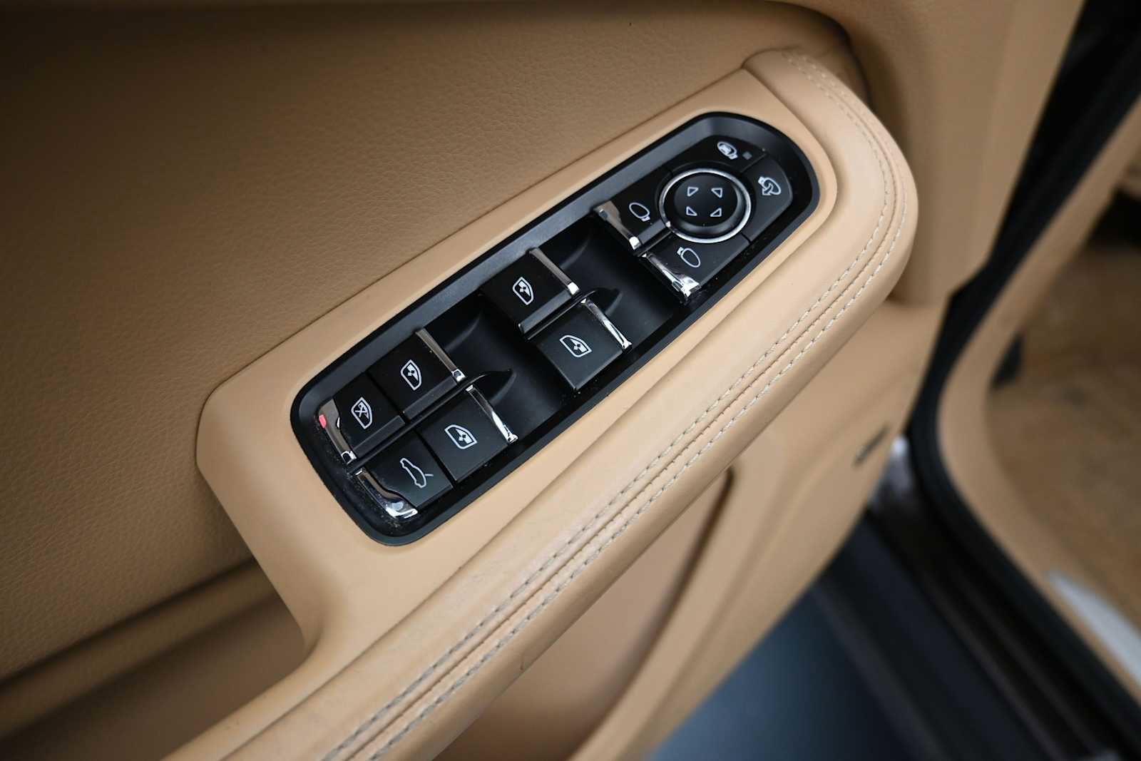 Used 2016 Porsche Macan S AWD/4WD image 15