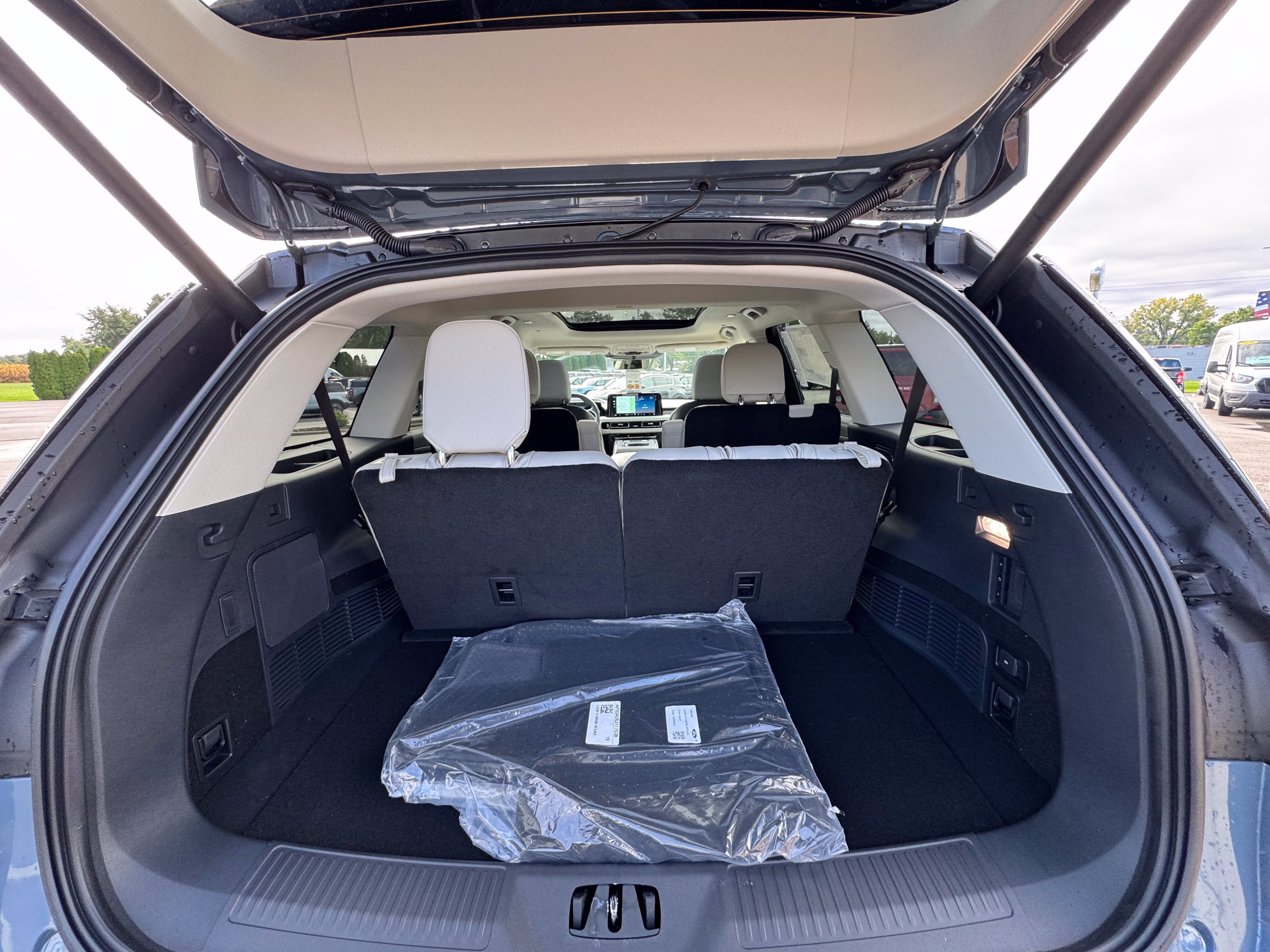 New 2026 Lincoln Aviator Reserve w/ Jet Appearance Package AWD/4WD image 21