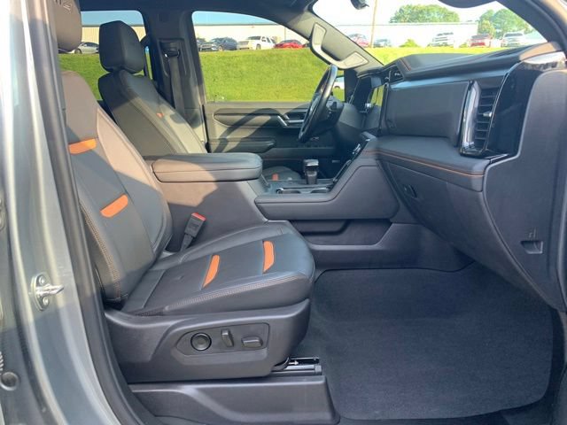 Used 2024 GMC Sierra 1500 AT4 w/ Technology Package AWD/4WD image 17