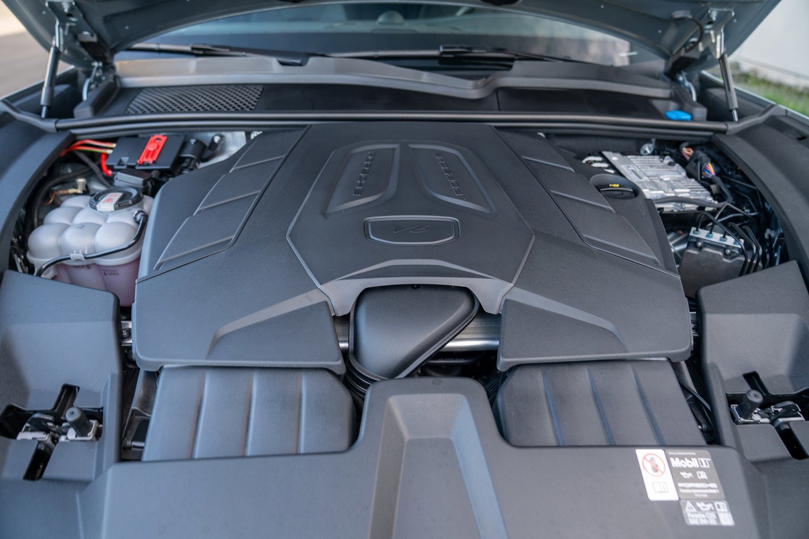 Used 2025 Porsche Cayenne image 29