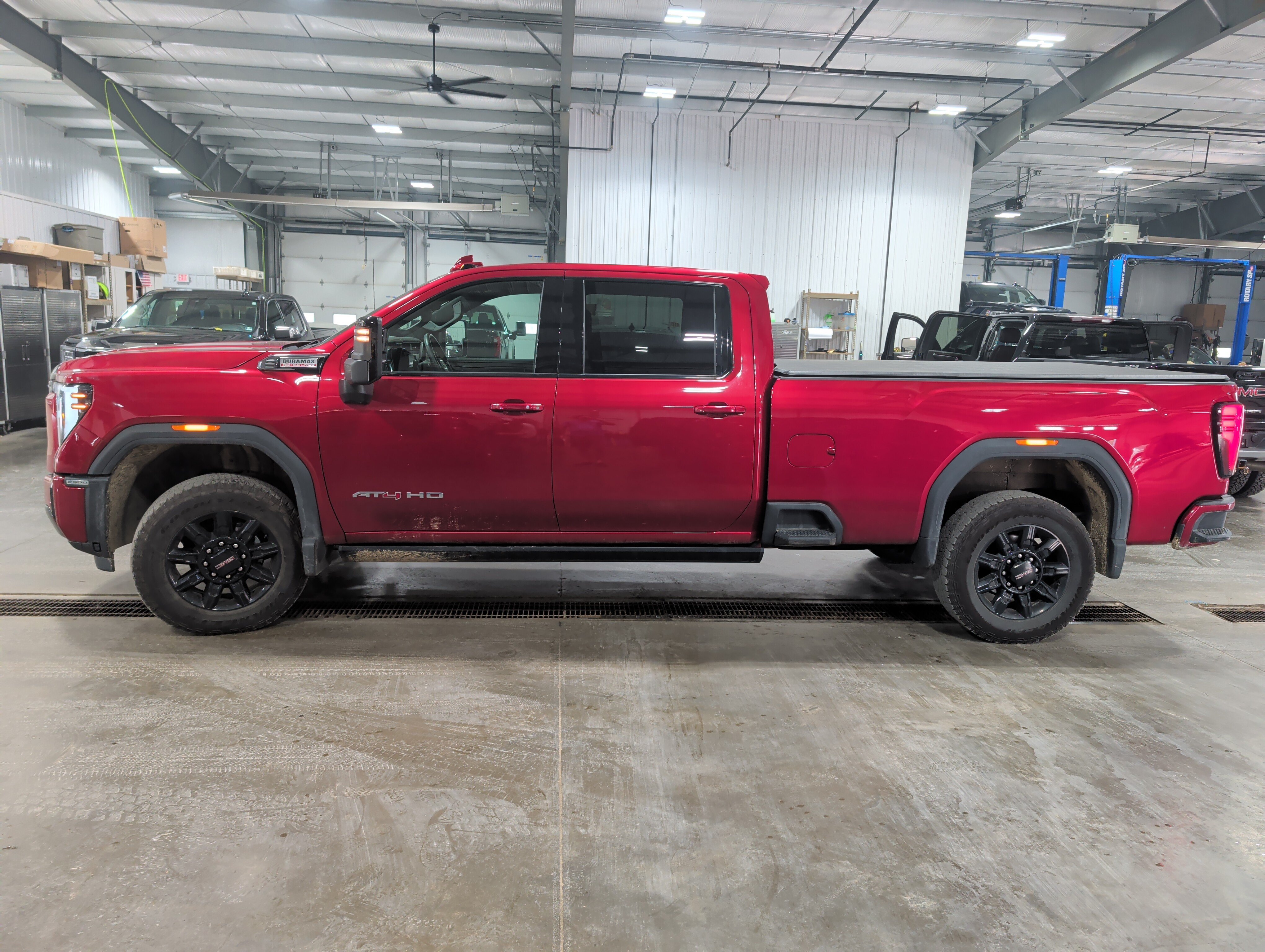 Used 2025 GMC Sierra 2500 AT4 w/ AT4 Premium Plus Package AWD/4WD image 5