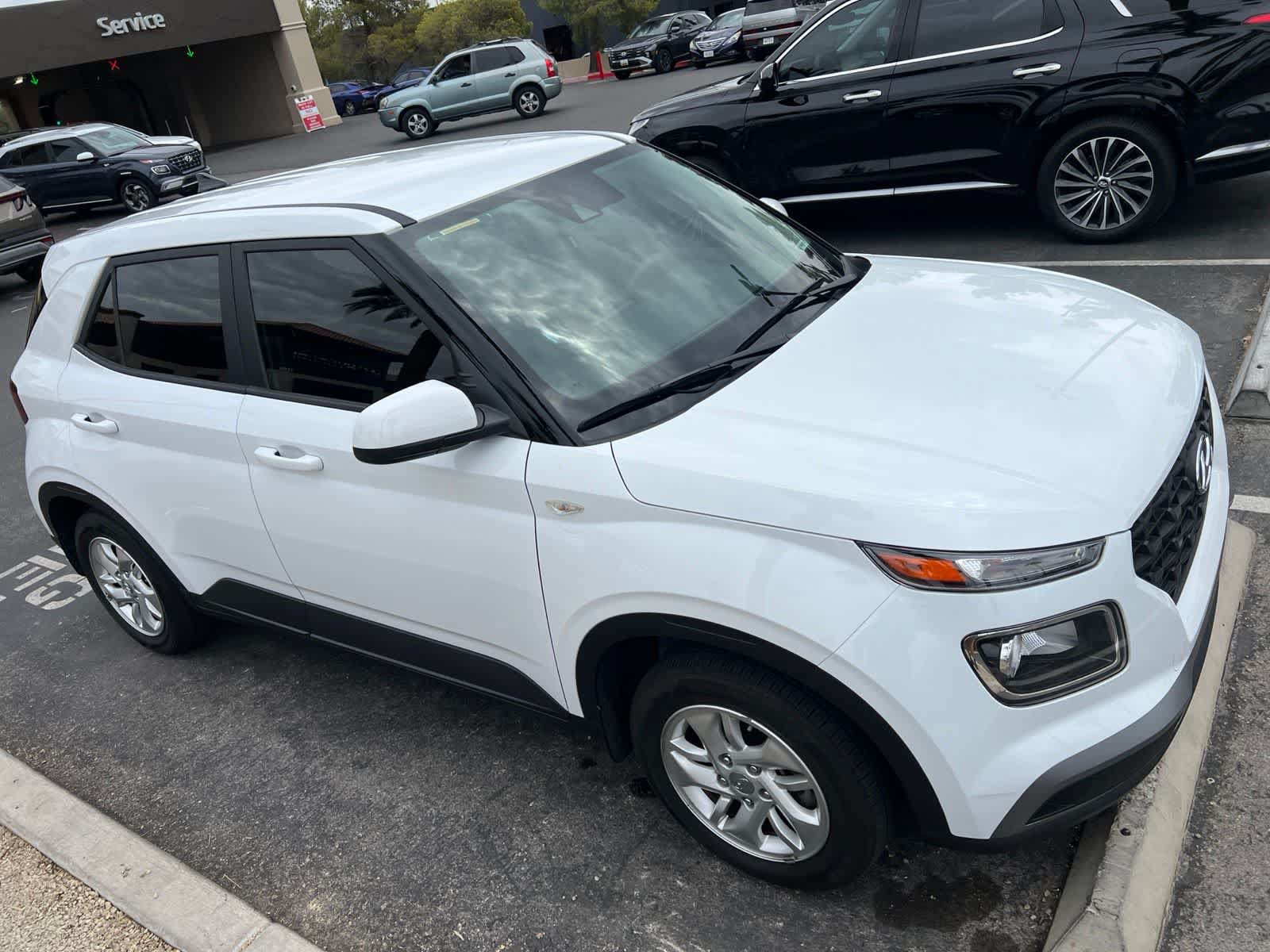 Used 2022 Hyundai Venue SE FWD image 3