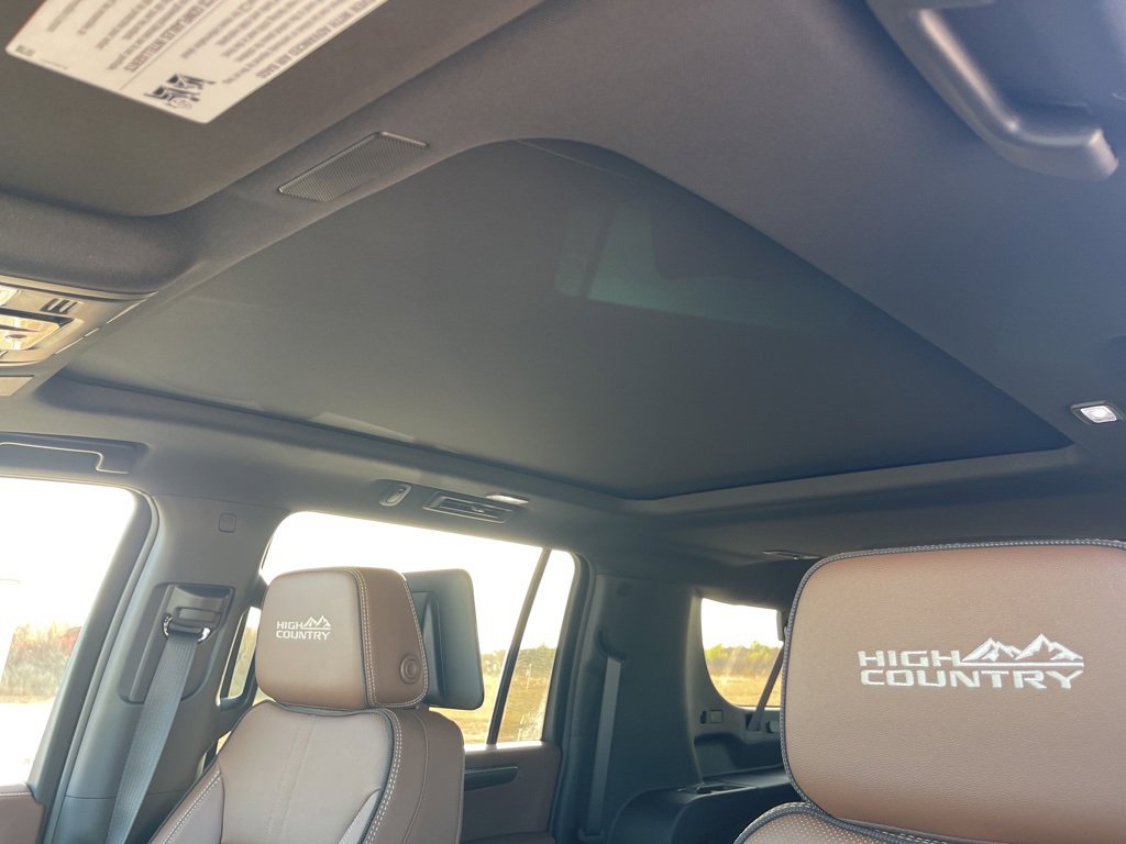 New 2026 Chevrolet Suburban High Country image 27