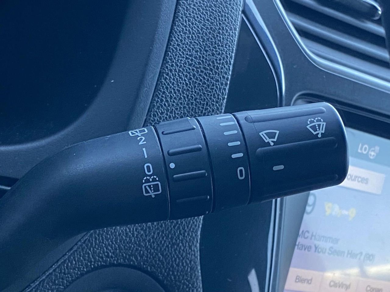 Used 2018 Ford Explorer XLT w/ Equipment Group 202A image 23