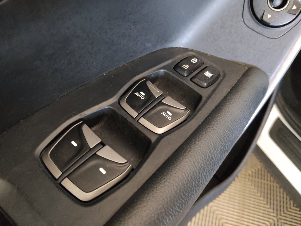 Used 2015 Hyundai Santa Fe GLS w/ Option Group 02 FWD image 27