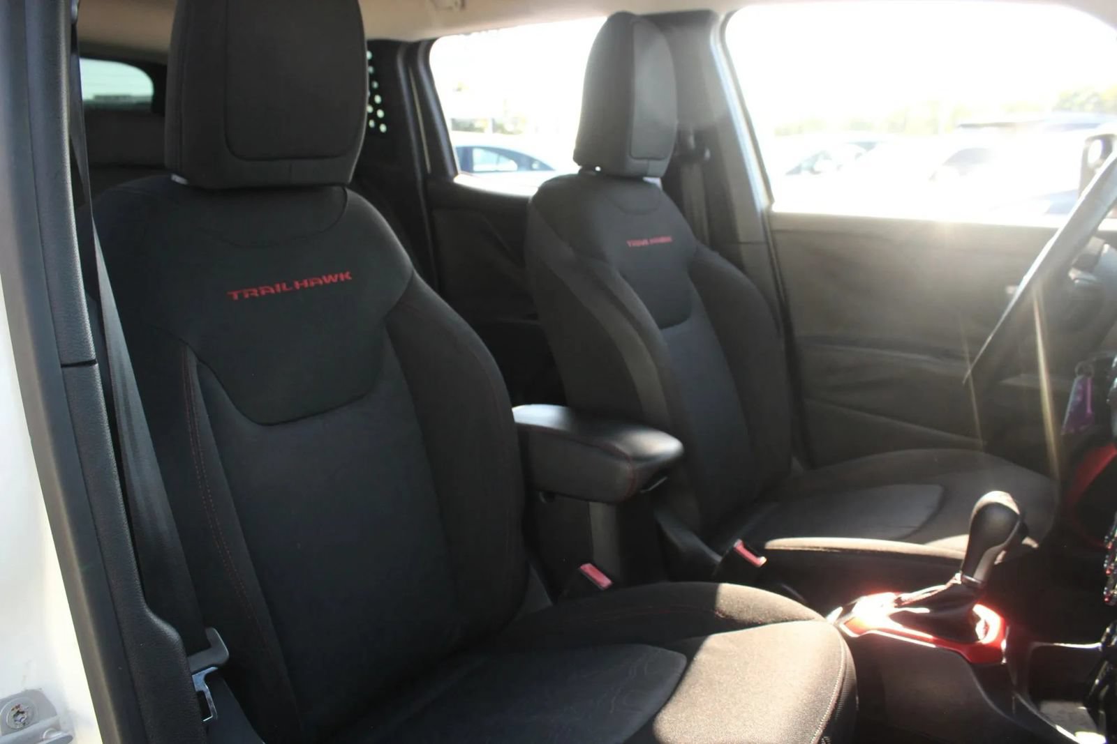 Used 2015 Jeep Renegade Trailhawk AWD/4WD image 21