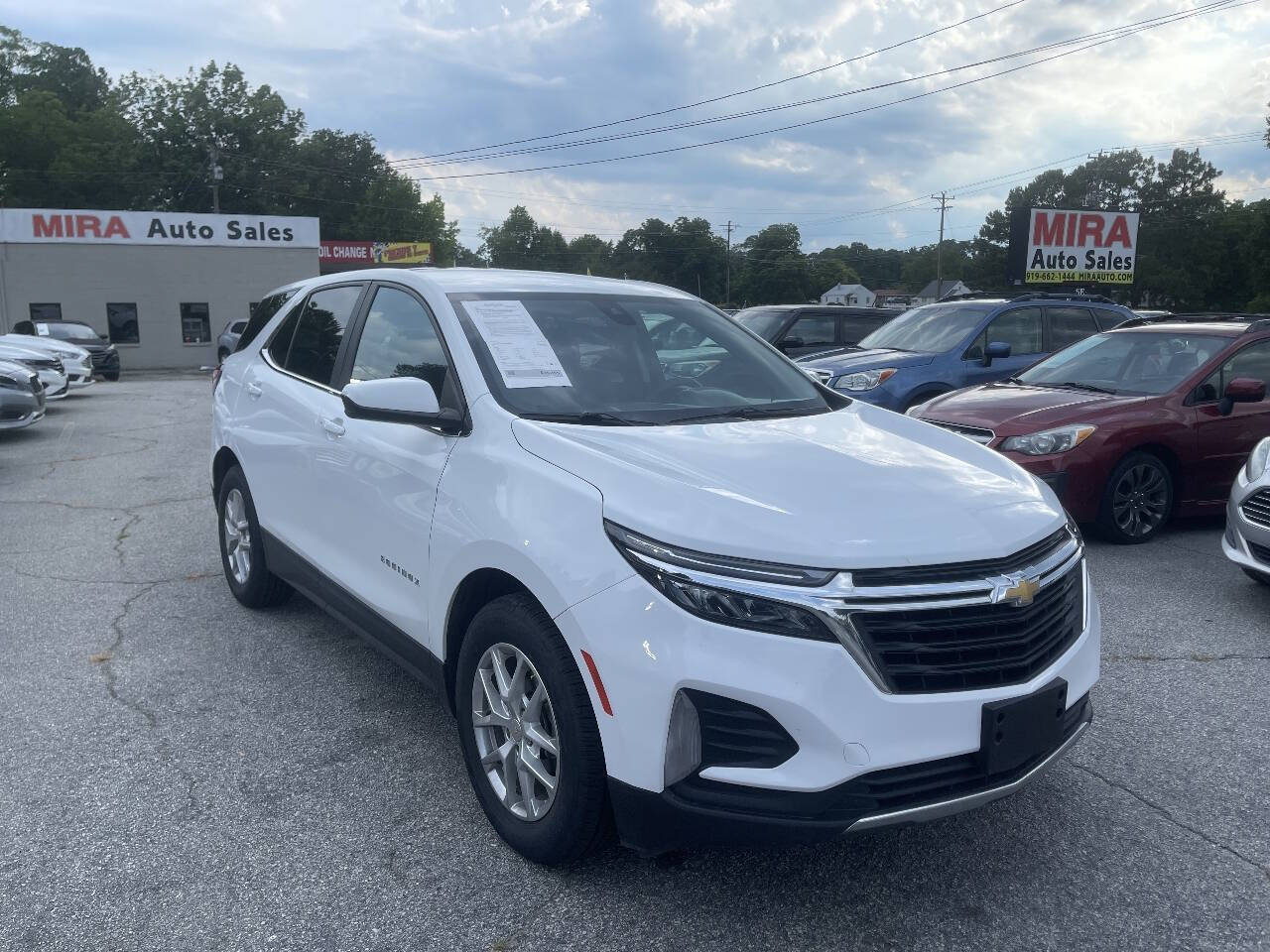 Used 2023 Chevrolet Equinox LT FWD image 2