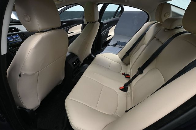 Used 2018 Jaguar XE Premium AWD/4WD image 31