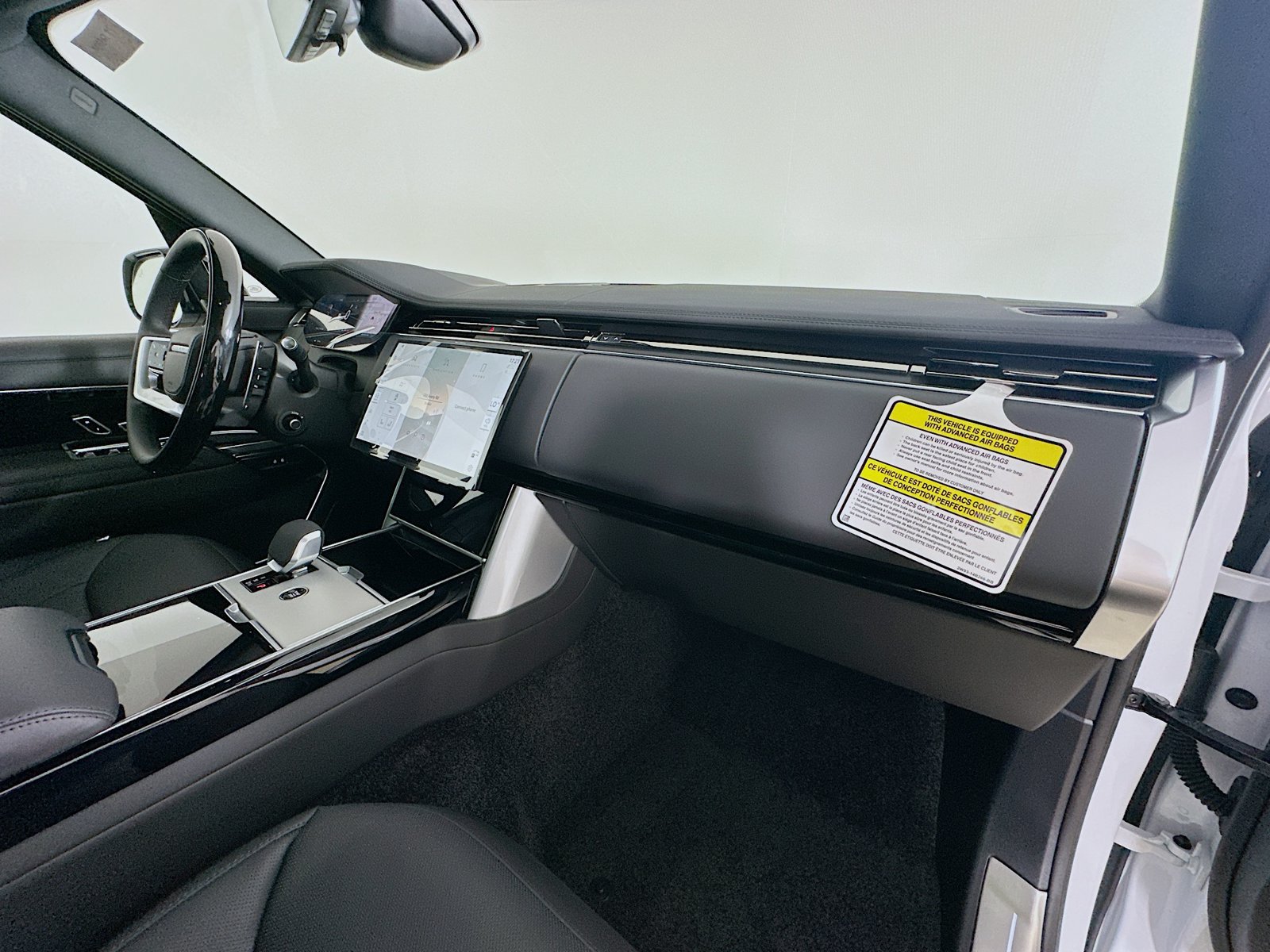 New 2026 Land Rover Range Rover Long Wheelbase SE AWD/4WD image 45