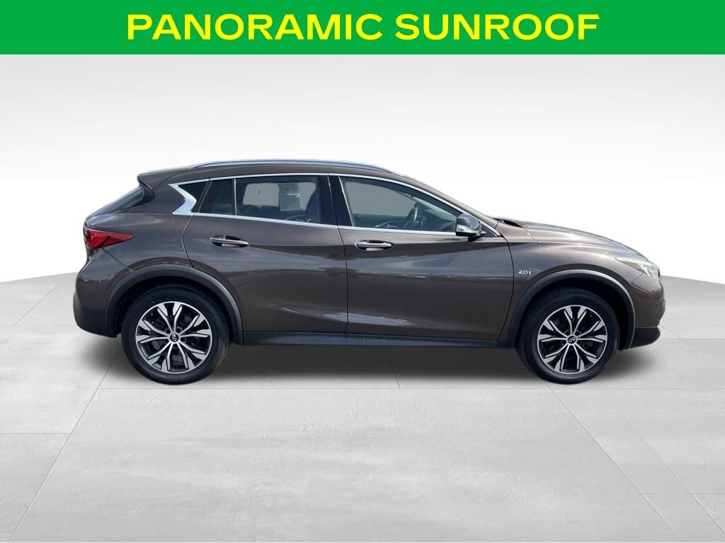 Used 2018 INFINITI QX30 Premium w/ Navigation Package image 6