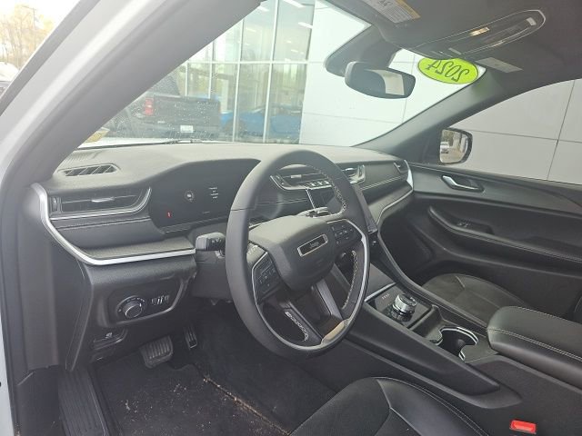 Used 2024 Jeep Grand Cherokee L Laredo image 9