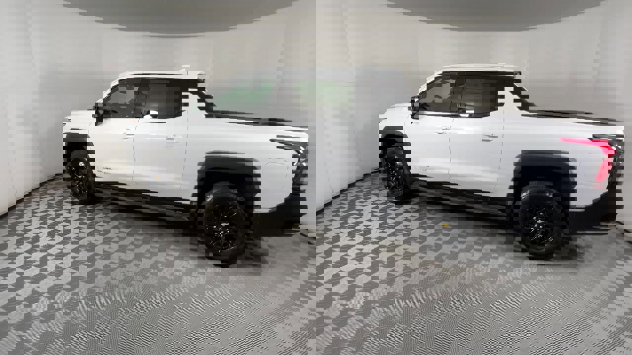 New 2025 Chevrolet Silverado EV LT image 67