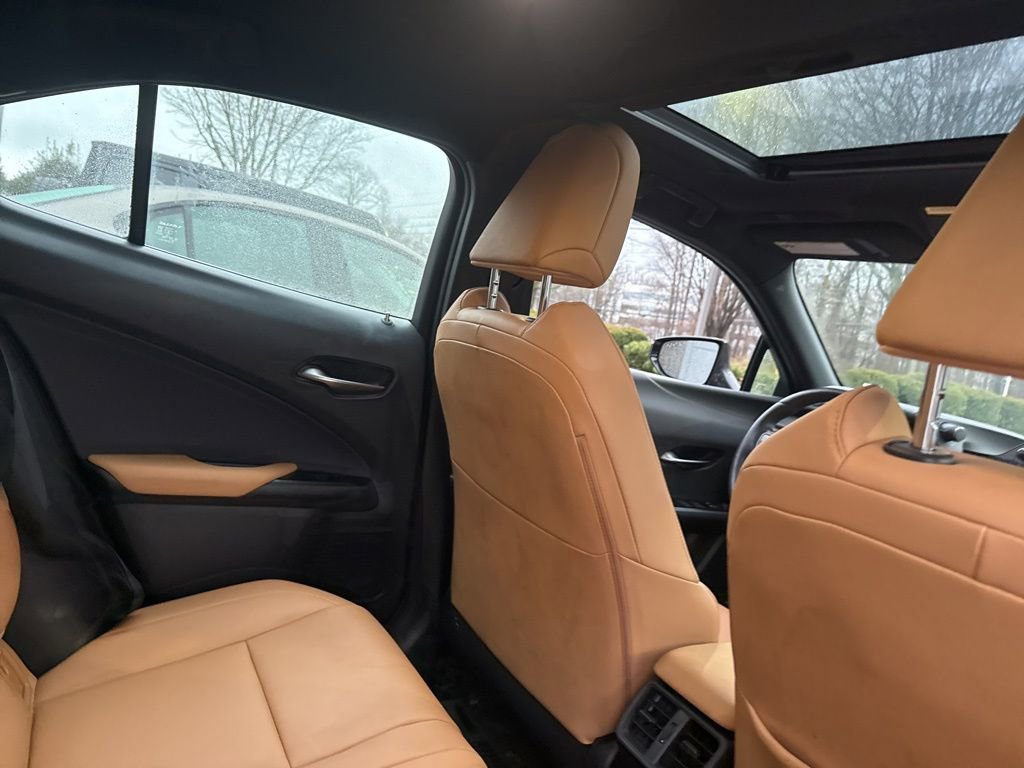 Used 2023 Lexus UX 250h 250h Premium w/ Accessory Package (Z2) image 8