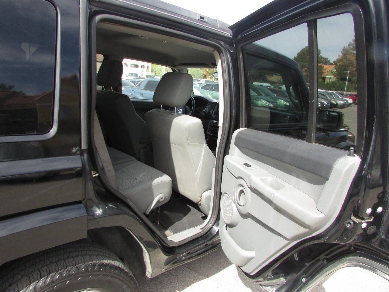 Used 2007 Jeep Commander Sport image 13
