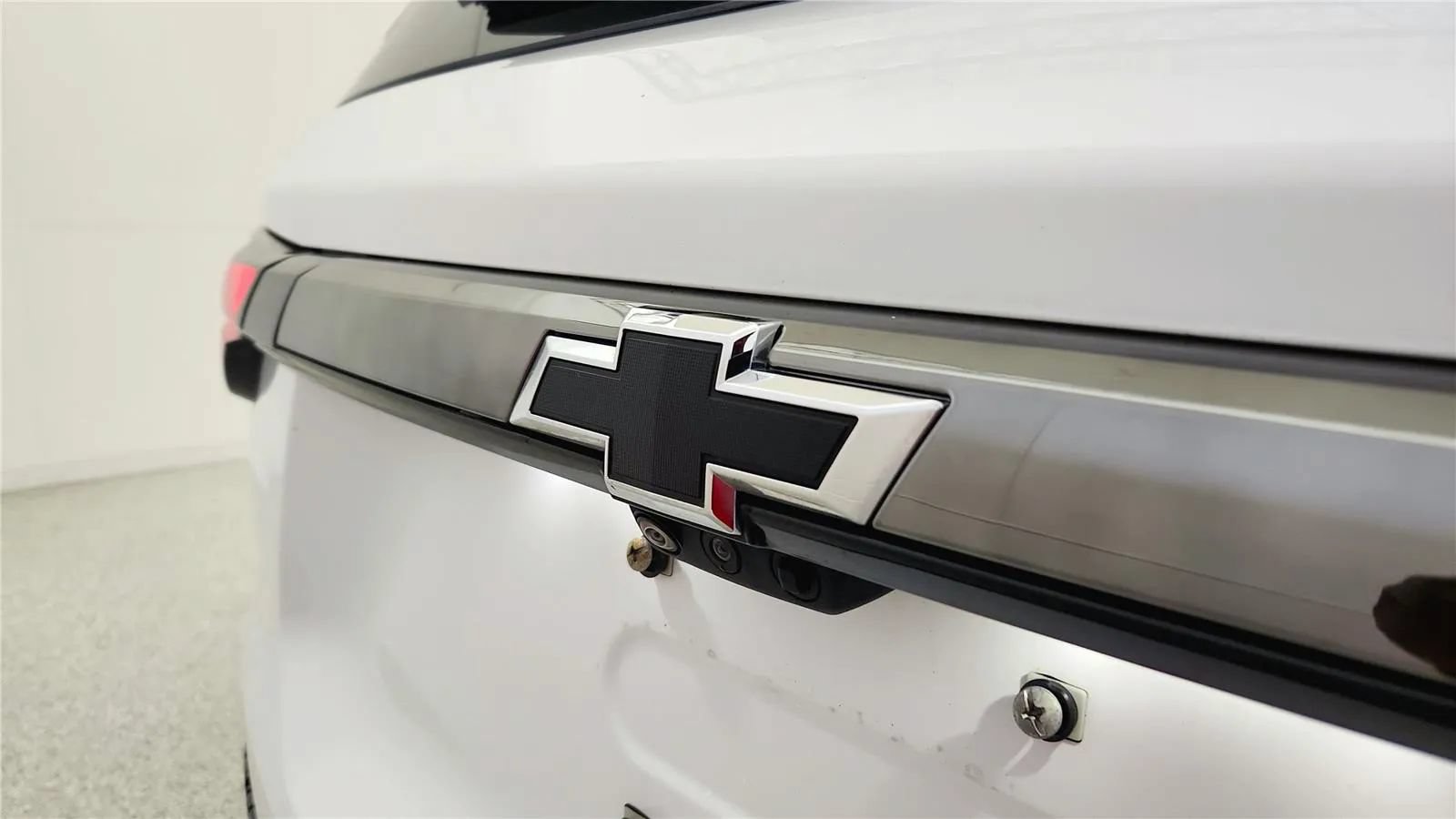 Used 2023 Chevrolet Traverse RS FWD image 16