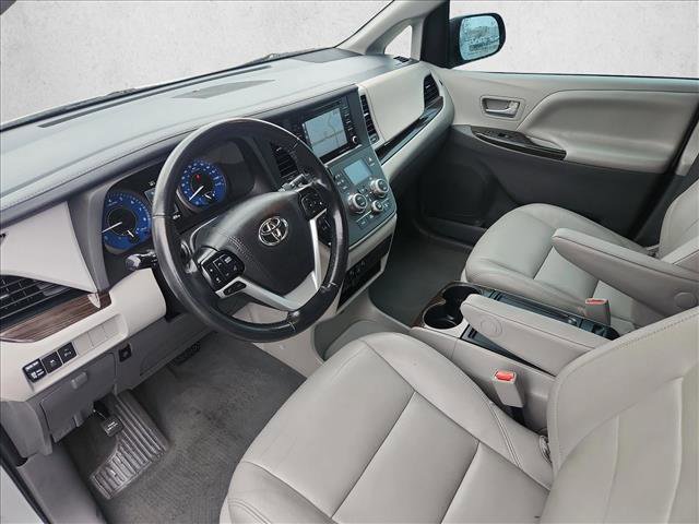 Used 2020 Toyota Sienna XLE w/ XLE Navigation Package FWD image 9