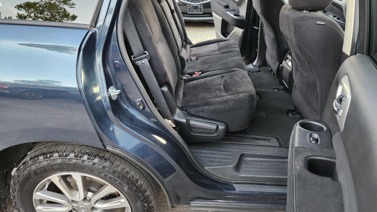 Used 2015 Nissan Pathfinder SV w/ Cargo Package image 39