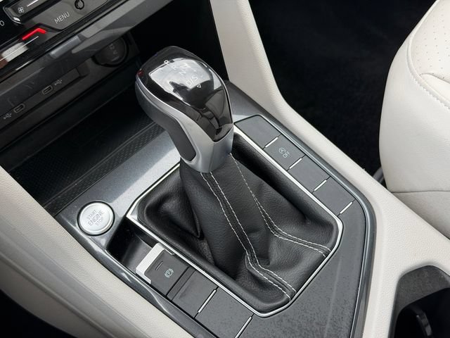 Certified 2024 Volkswagen Tiguan SE FWD image 25