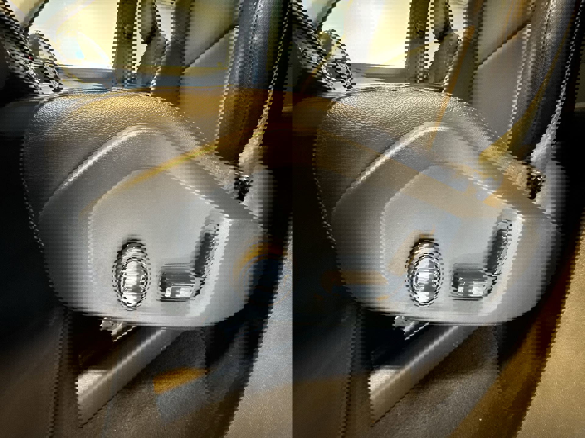 Used 2022 Volvo XC90 T5 Momentum image 12