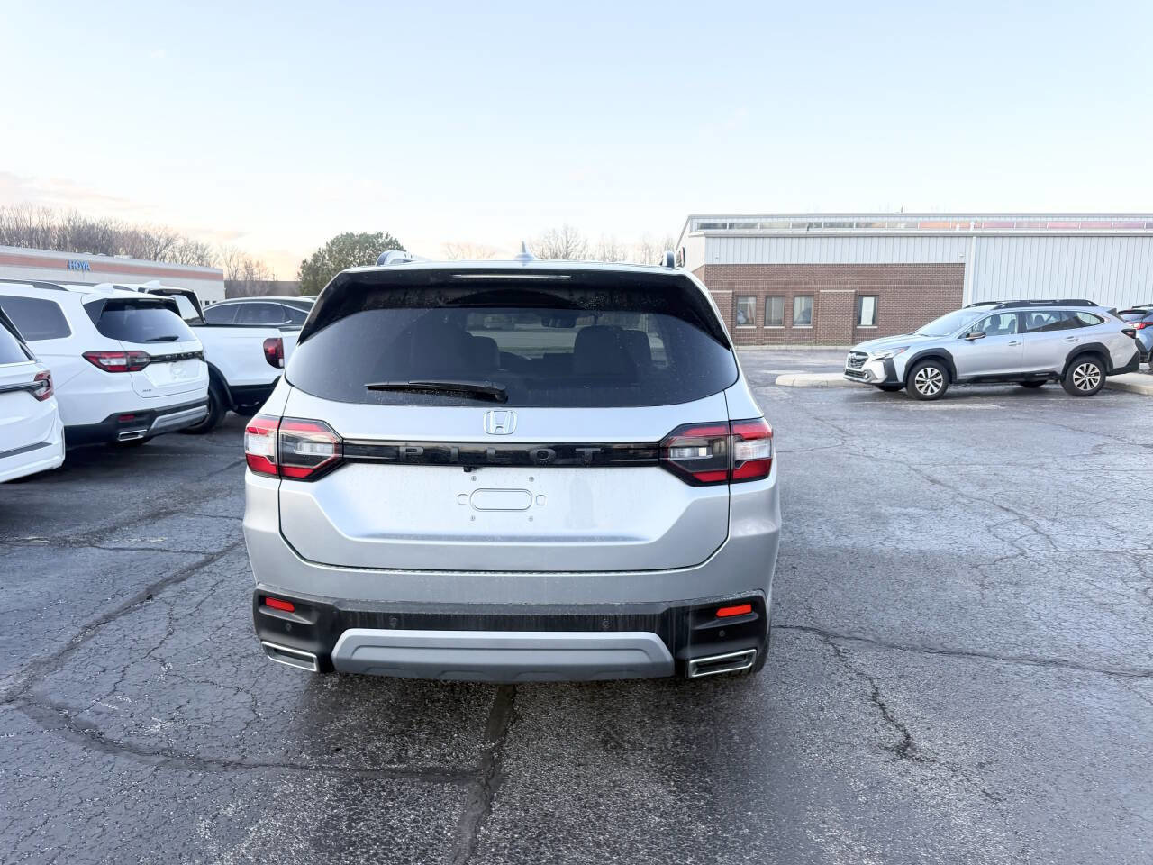 Used 2025 Honda Pilot Touring image 7