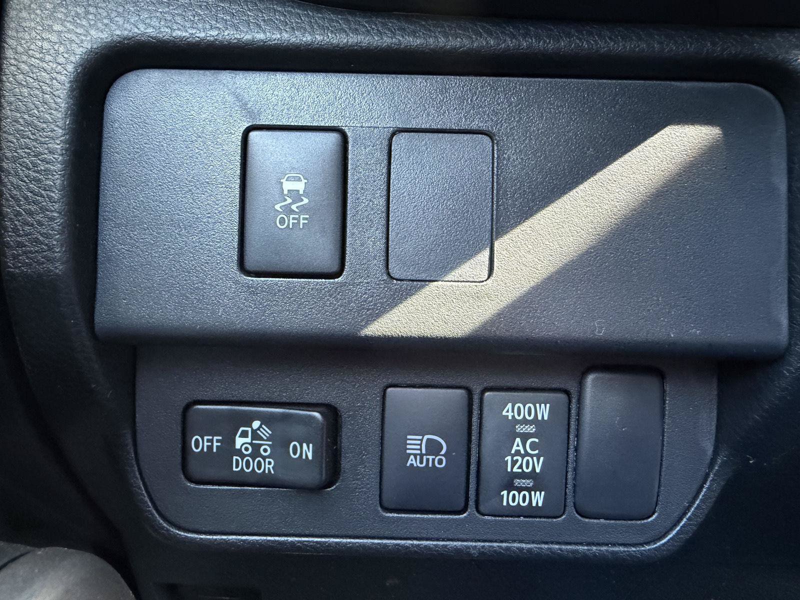Used 2023 Toyota Tacoma TRD Off-Road AWD/4WD image 13
