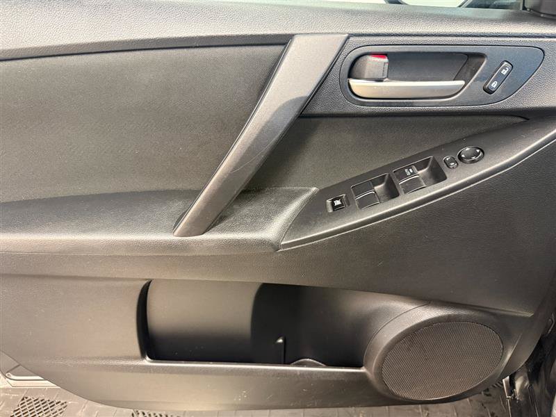 Used 2013 MAZDA MAZDA3 i Touring FWD image 12
