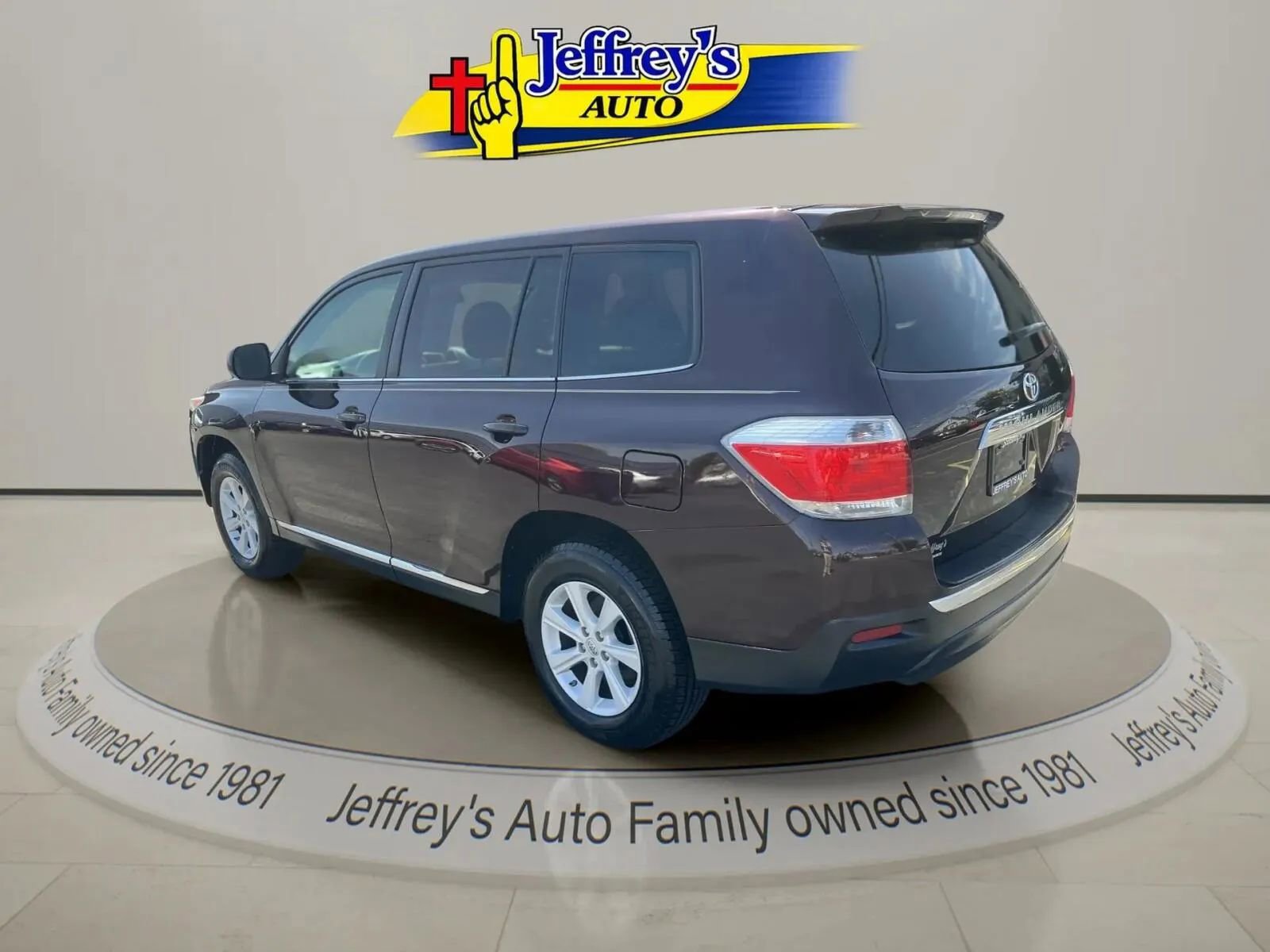Used 2013 Toyota Highlander FWD w/ Cold Weather Pkg image 3