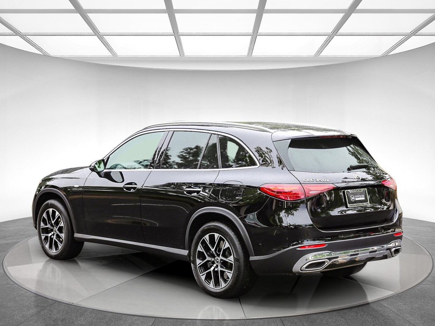 Used 2025 Mercedes-Benz GLC 350e 4MATIC image 2