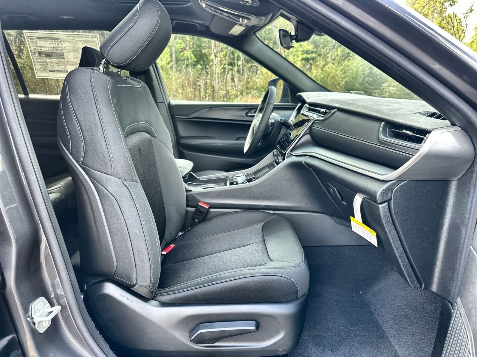 New 2025 Jeep Grand Cherokee L Laredo w/ Luxury Tech Group I AWD/4WD image 27