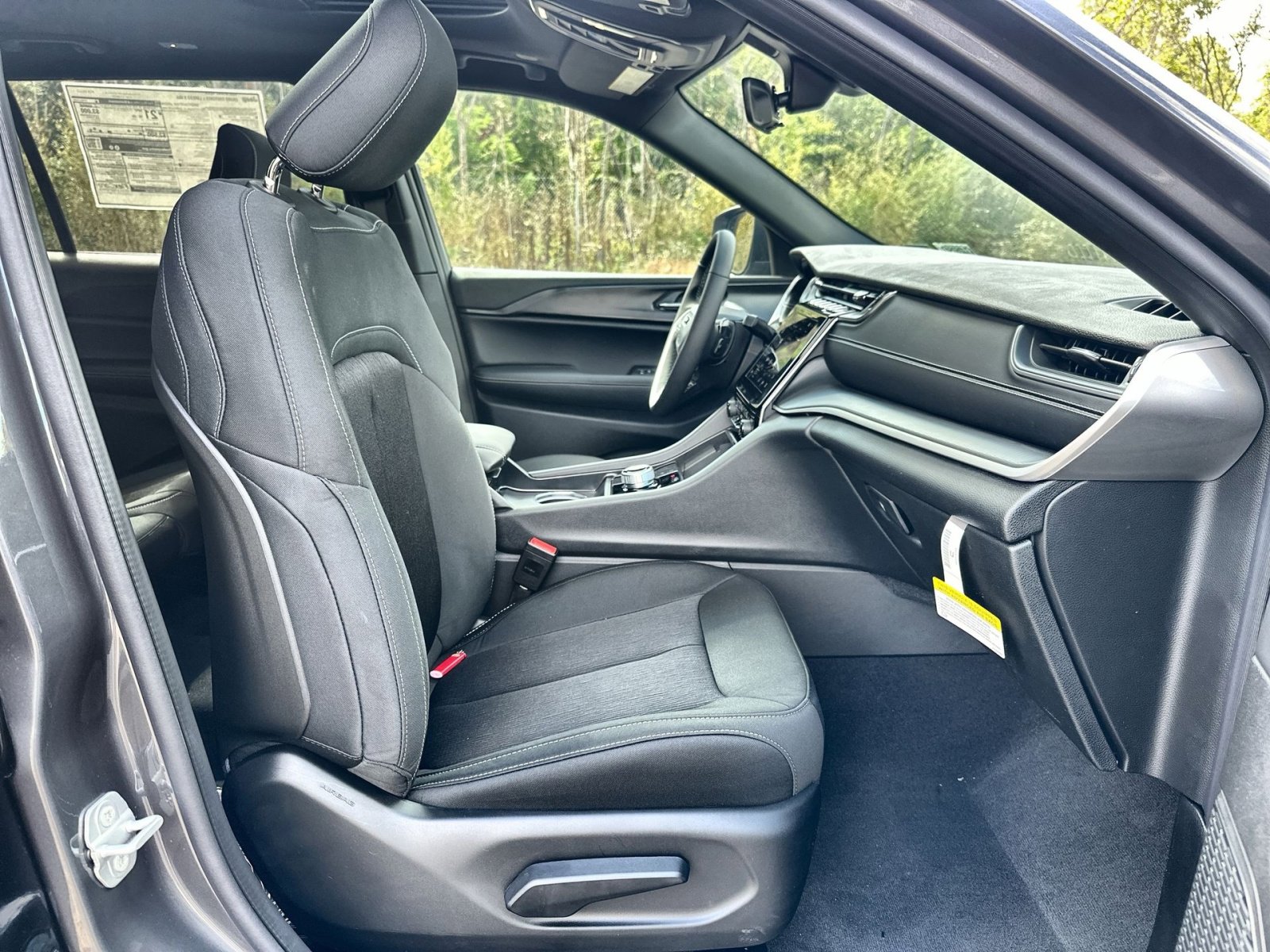 New 2025 Jeep Grand Cherokee L Laredo w/ Luxury Tech Group I image 27