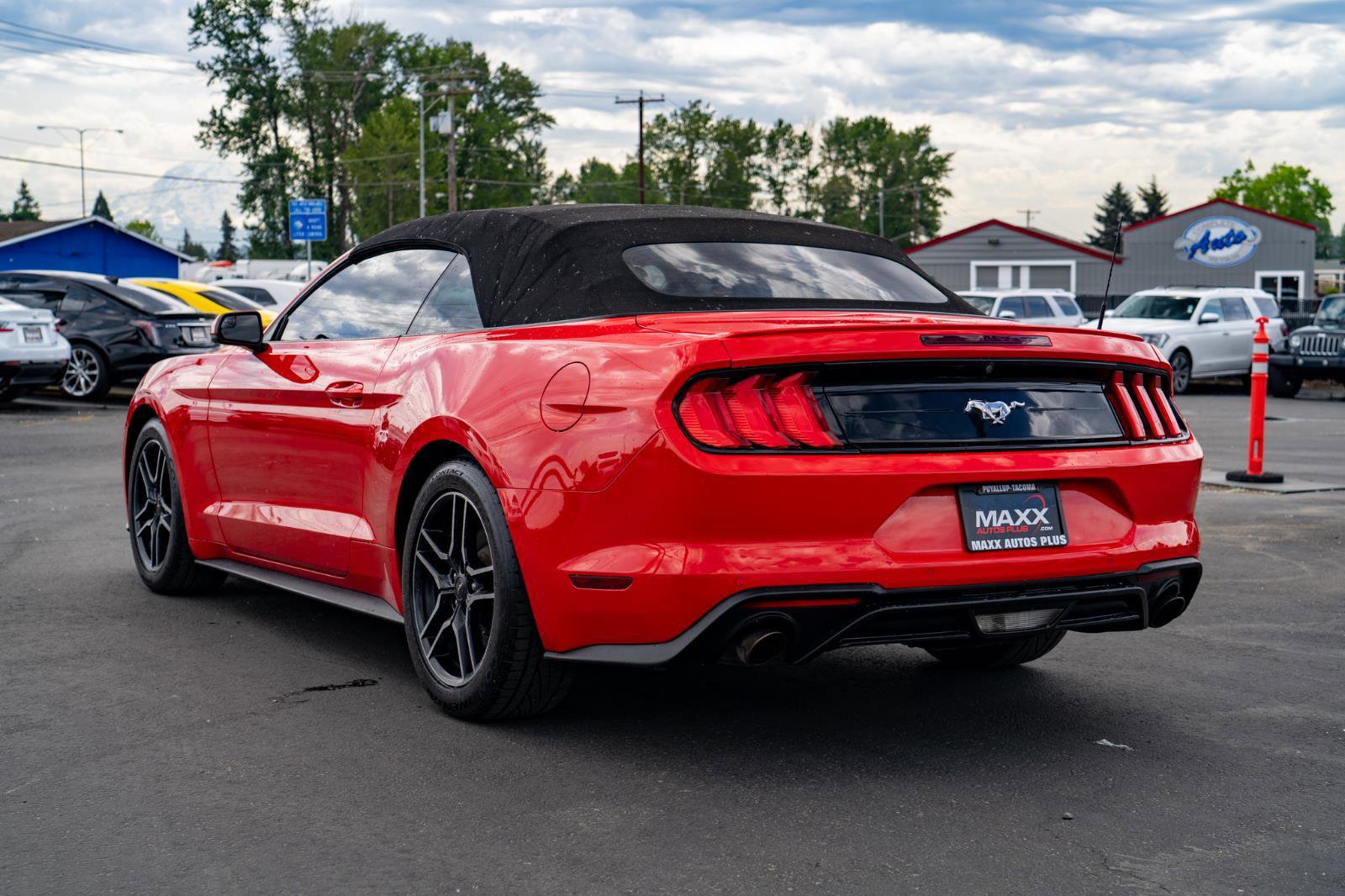 Used 2019 Ford Mustang Premium RWD image 9