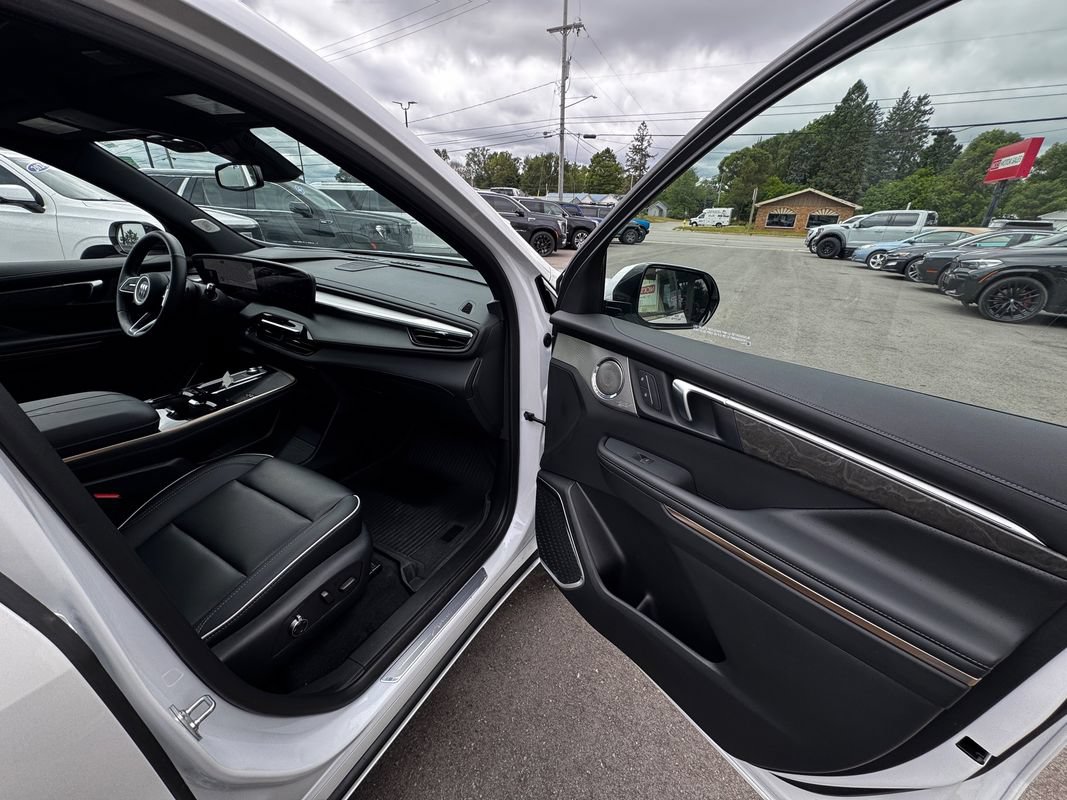 Used 2025 Buick Enclave Avenir w/ Trailering Package, 5000 lbs. AWD/4WD image 26