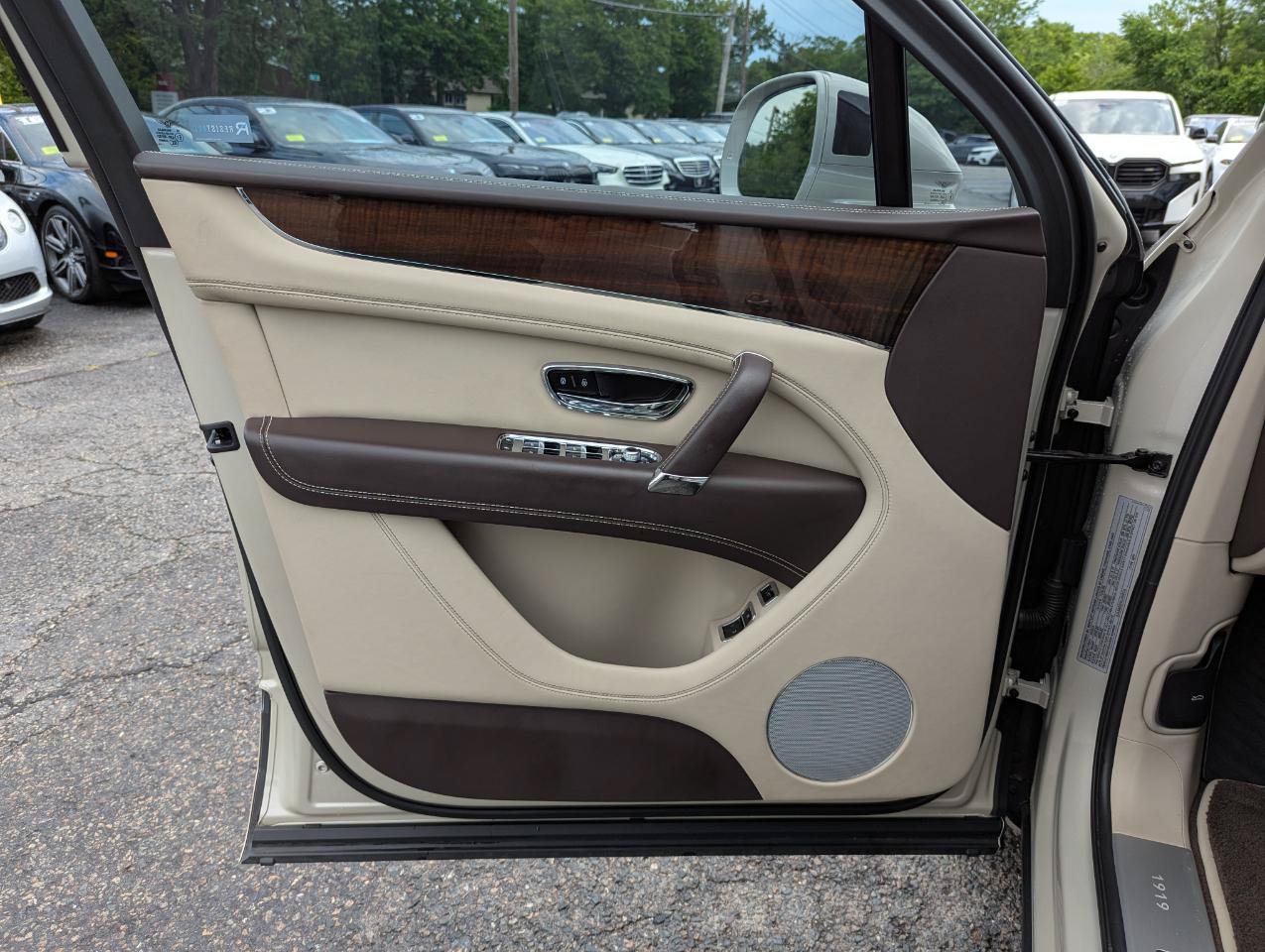 Used 2020 Bentley Bentayga AWD/4WD image 11