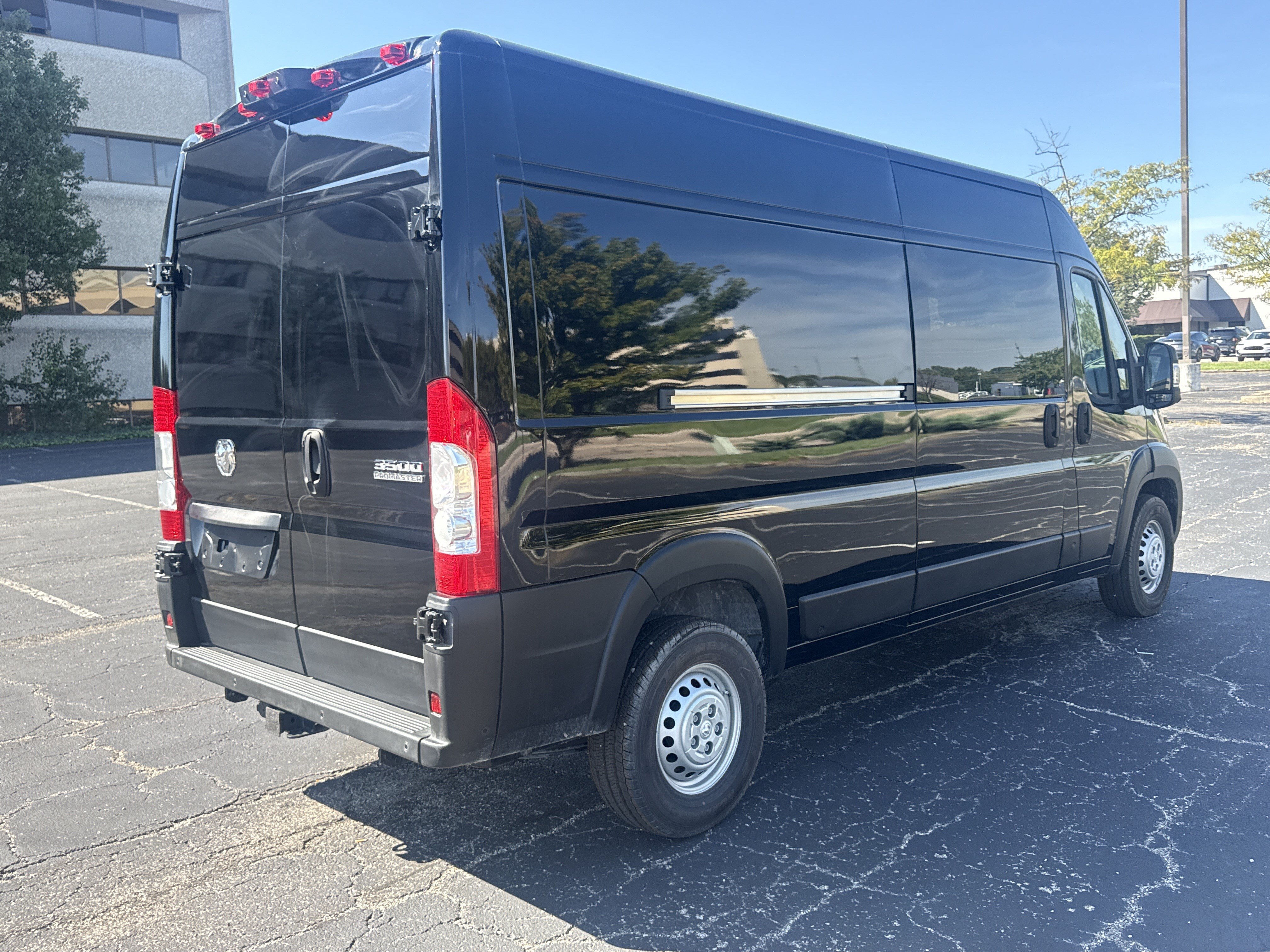 New 2026 RAM ProMaster 3500 w/ Crew Van Package FWD image 10
