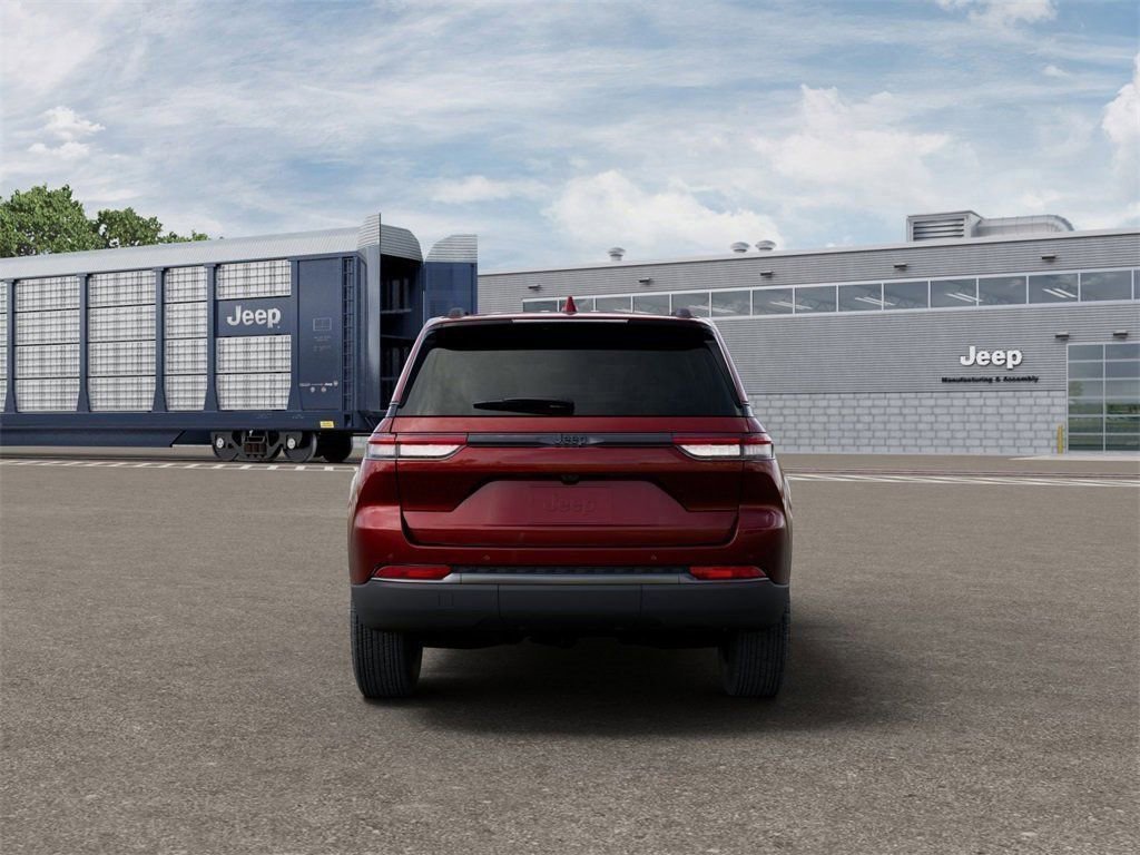 New 2026 Jeep Grand Cherokee Altitude image 7