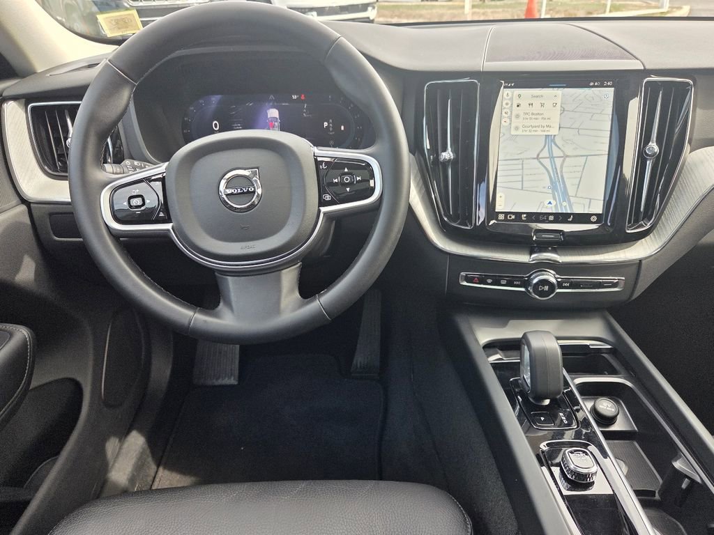 Used 2025 Volvo XC60 B5 Plus image 13