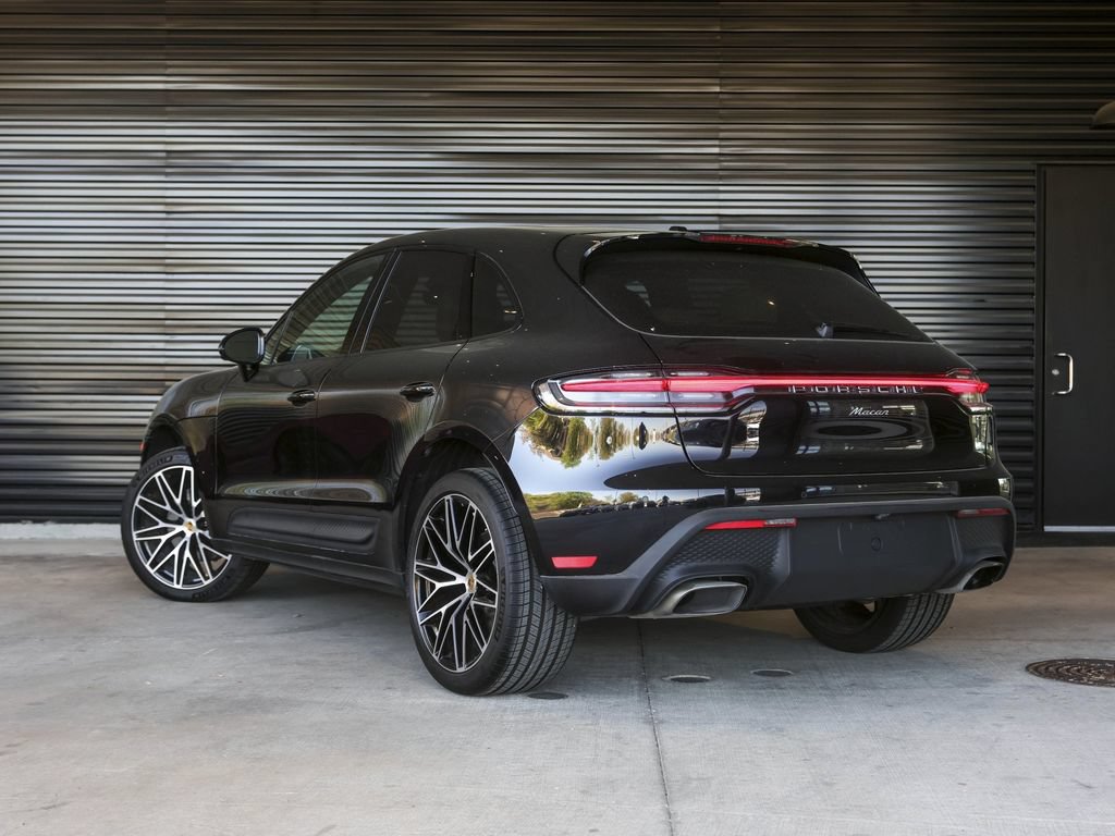 Certified 2026 Porsche Macan AWD/4WD image 3