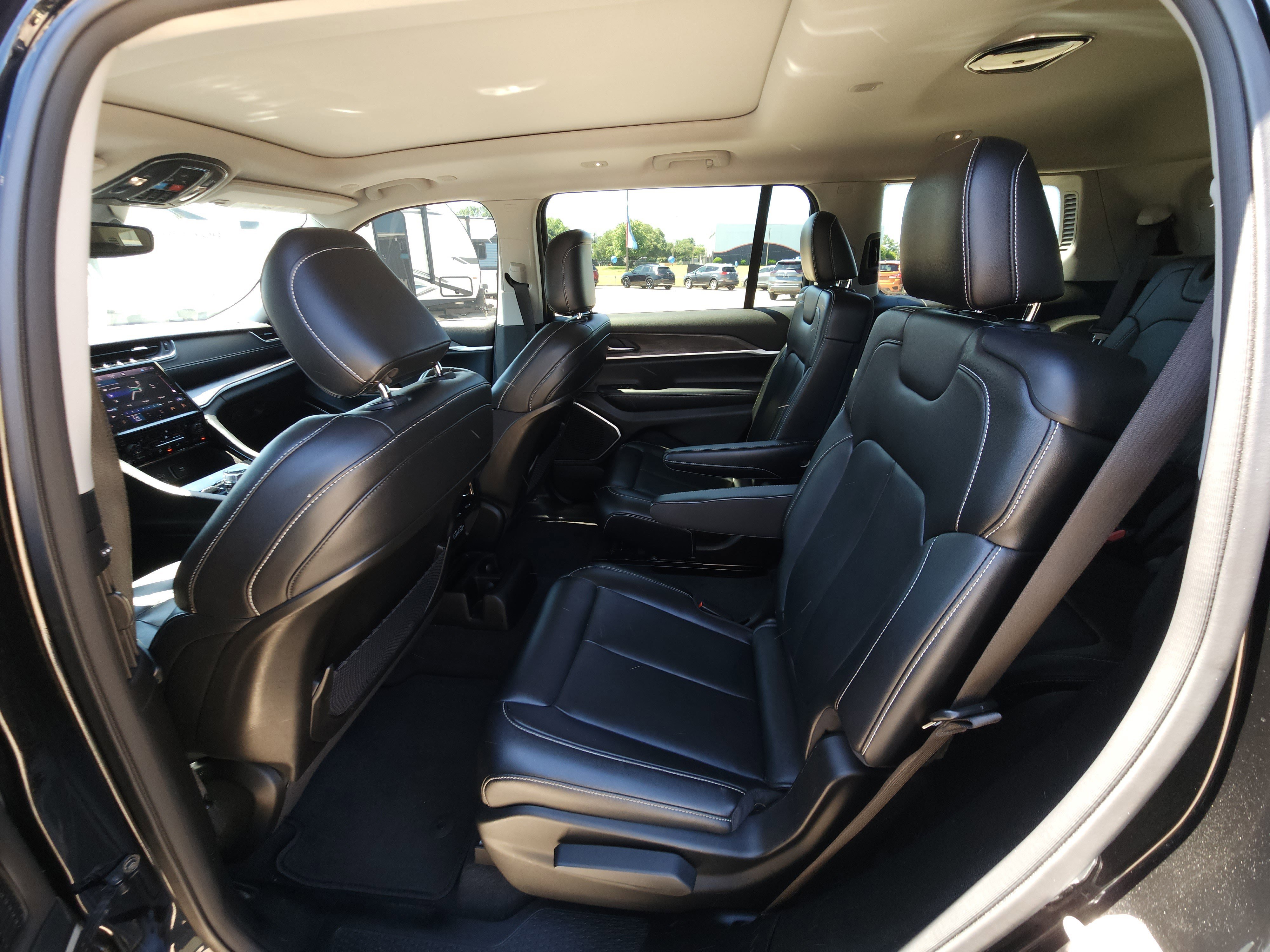Used 2021 Jeep Grand Cherokee L Limited AWD/4WD image 17