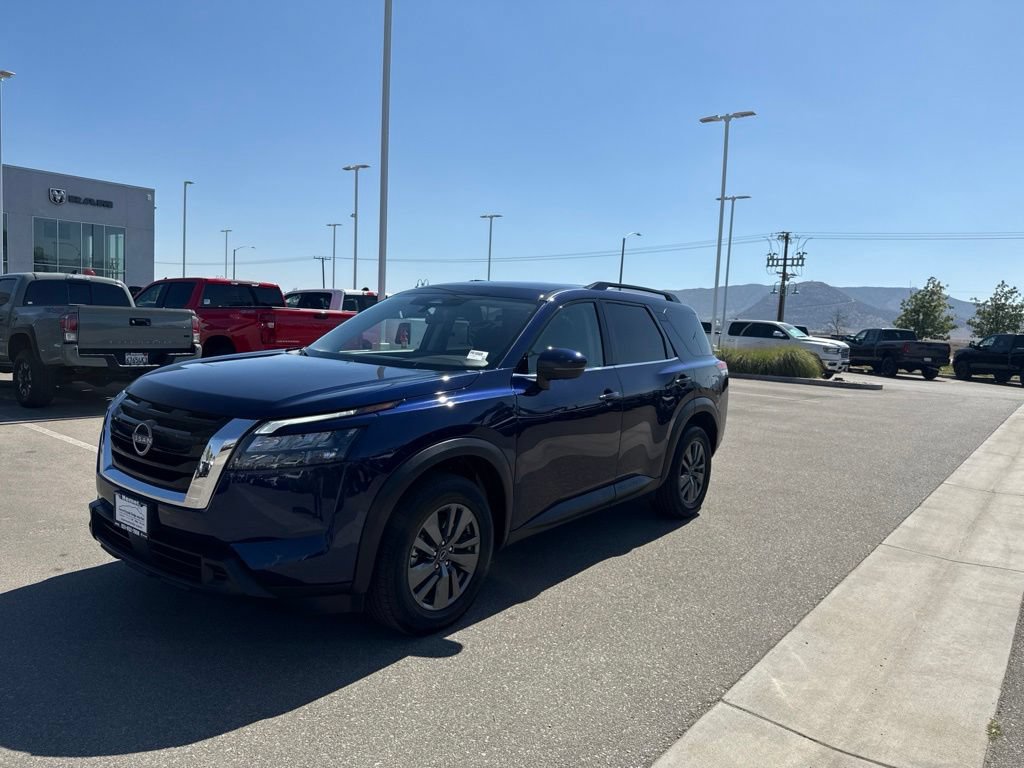 Used 2024 Nissan Pathfinder SV FWD image 4