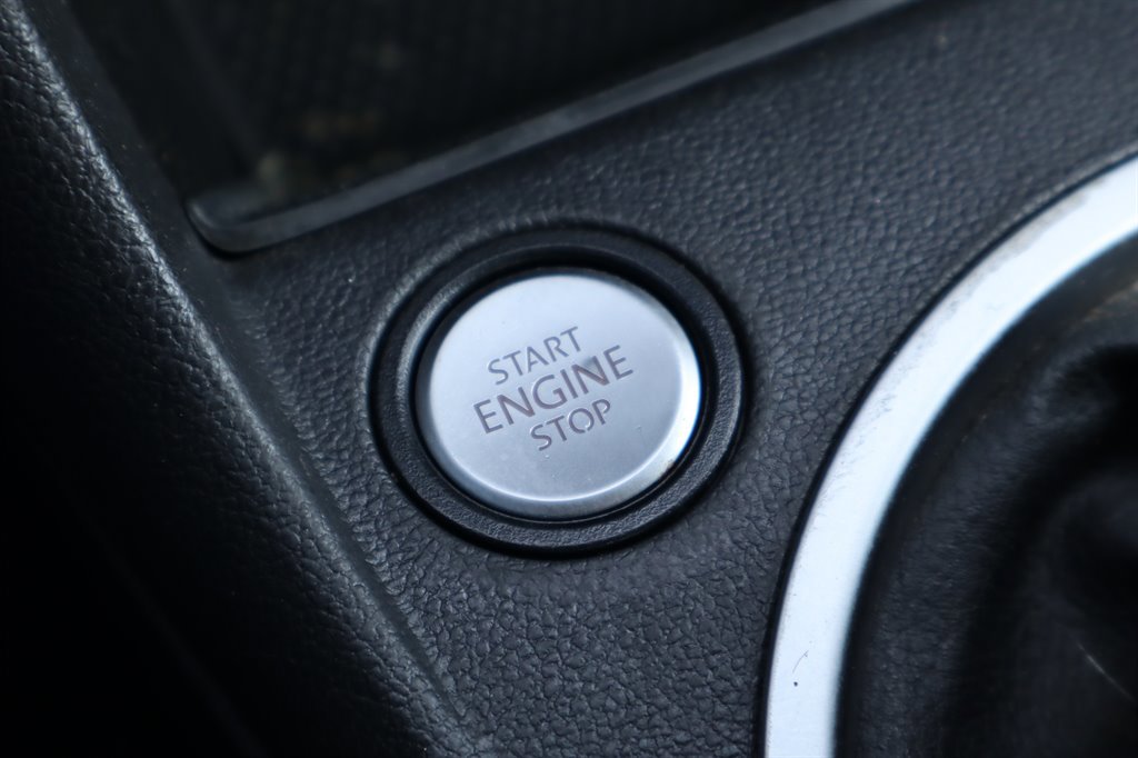 Used 2013 Volkswagen Beetle TDI FWD image 25
