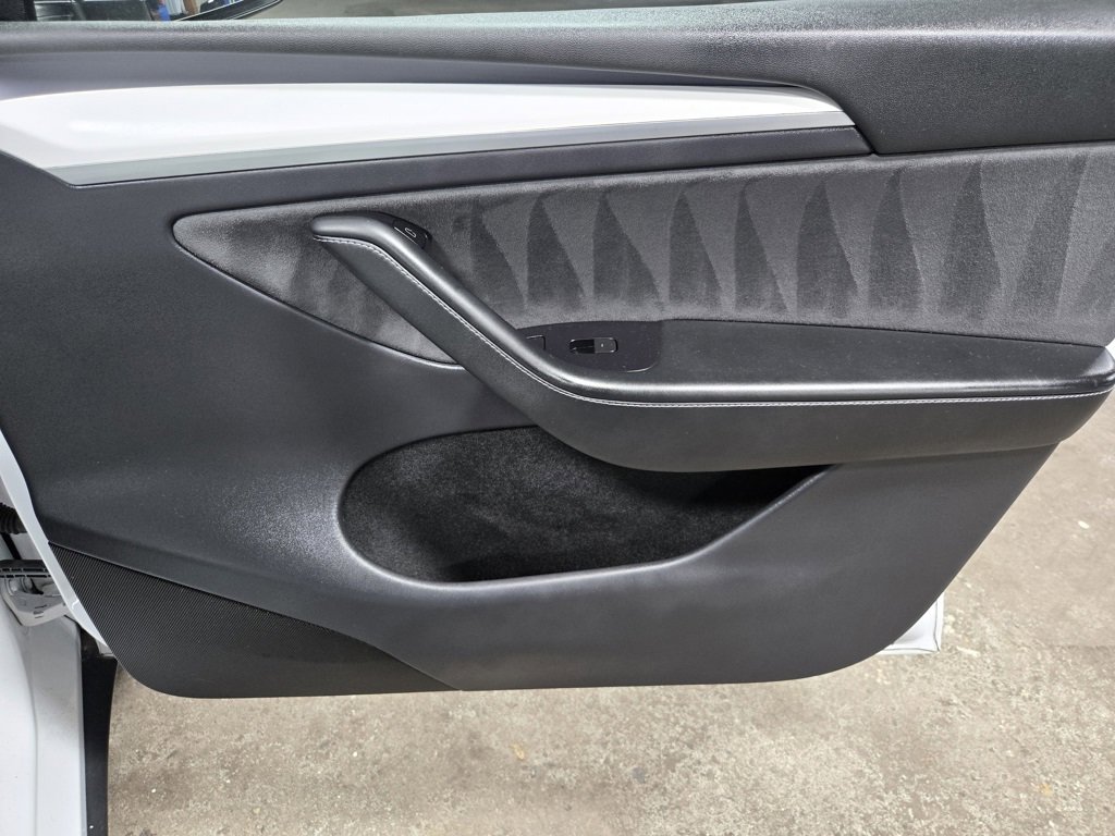 Used 2023 Tesla Model Y Long Range image 49