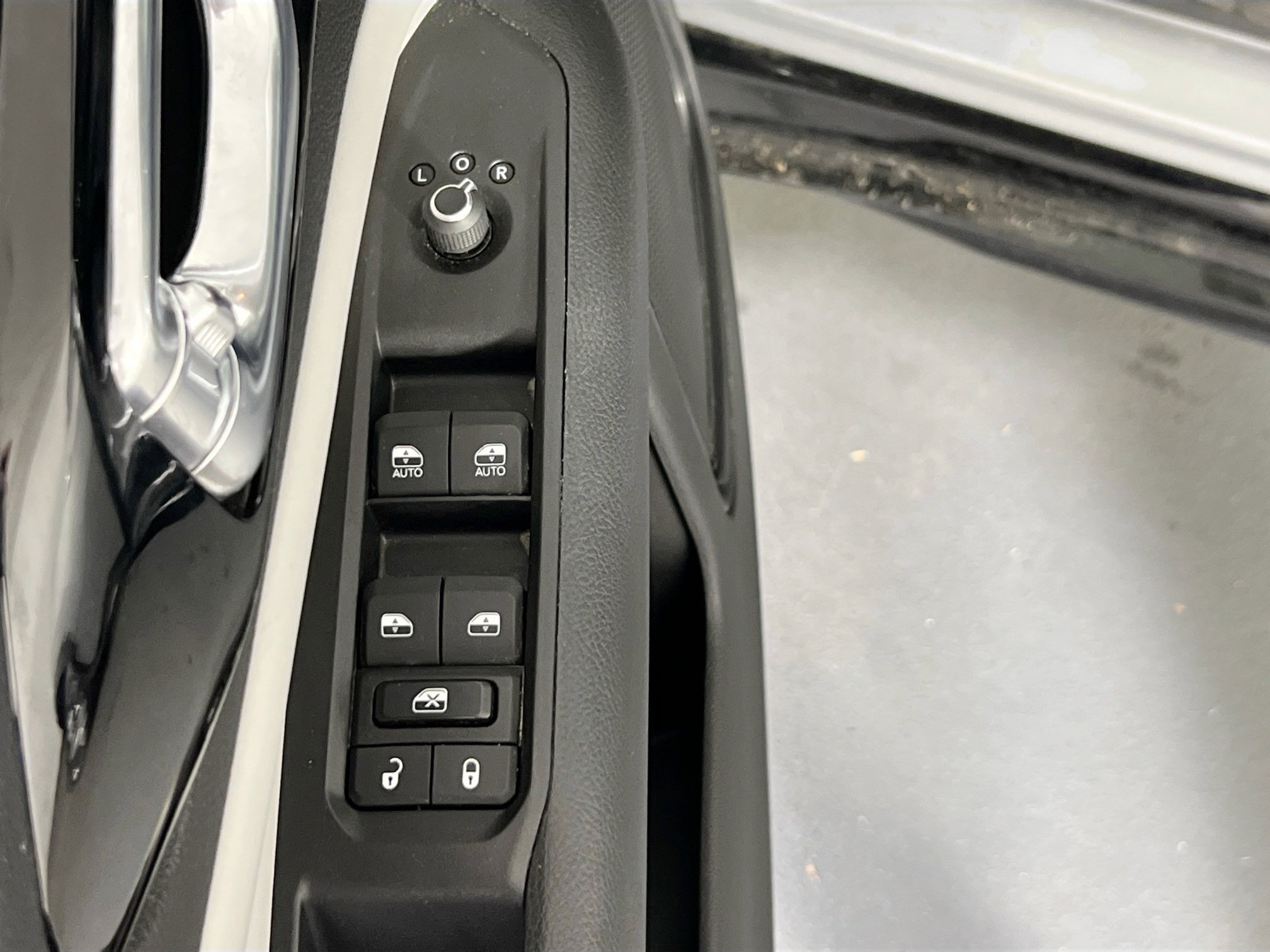 Used 2022 Jeep Compass Limited w/ Elite Group AWD/4WD image 18