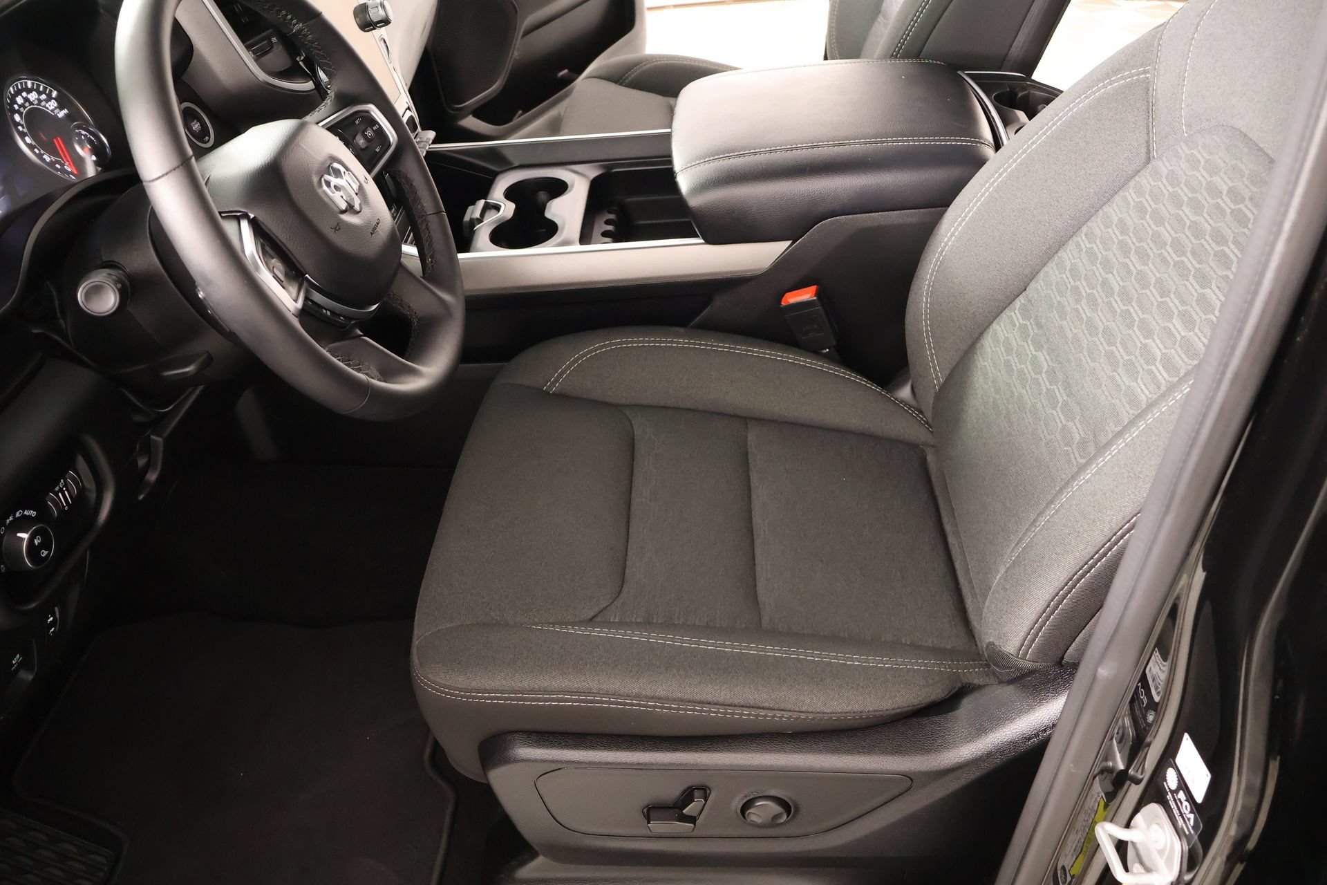Used 2025 RAM 1500 Big Horn RWD image 12