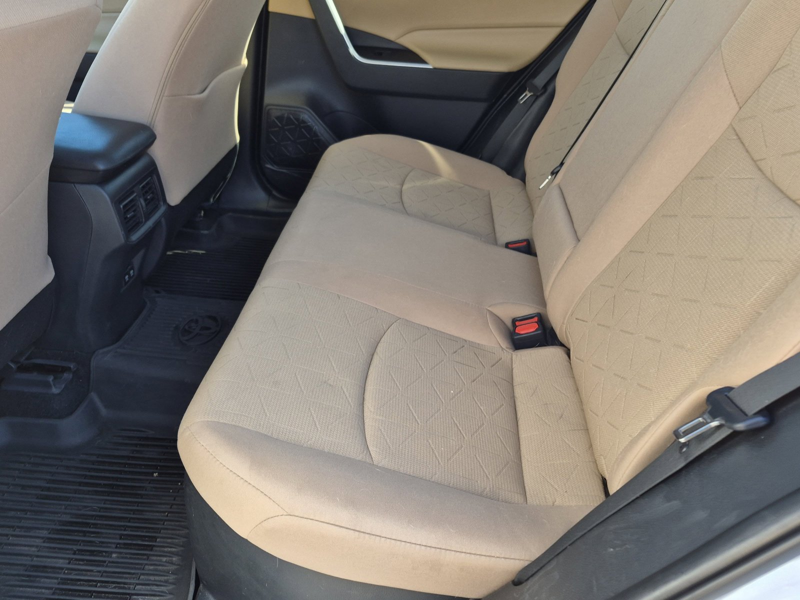 Used 2021 Toyota RAV4 XLE w/ Convenience Package AWD/4WD image 17